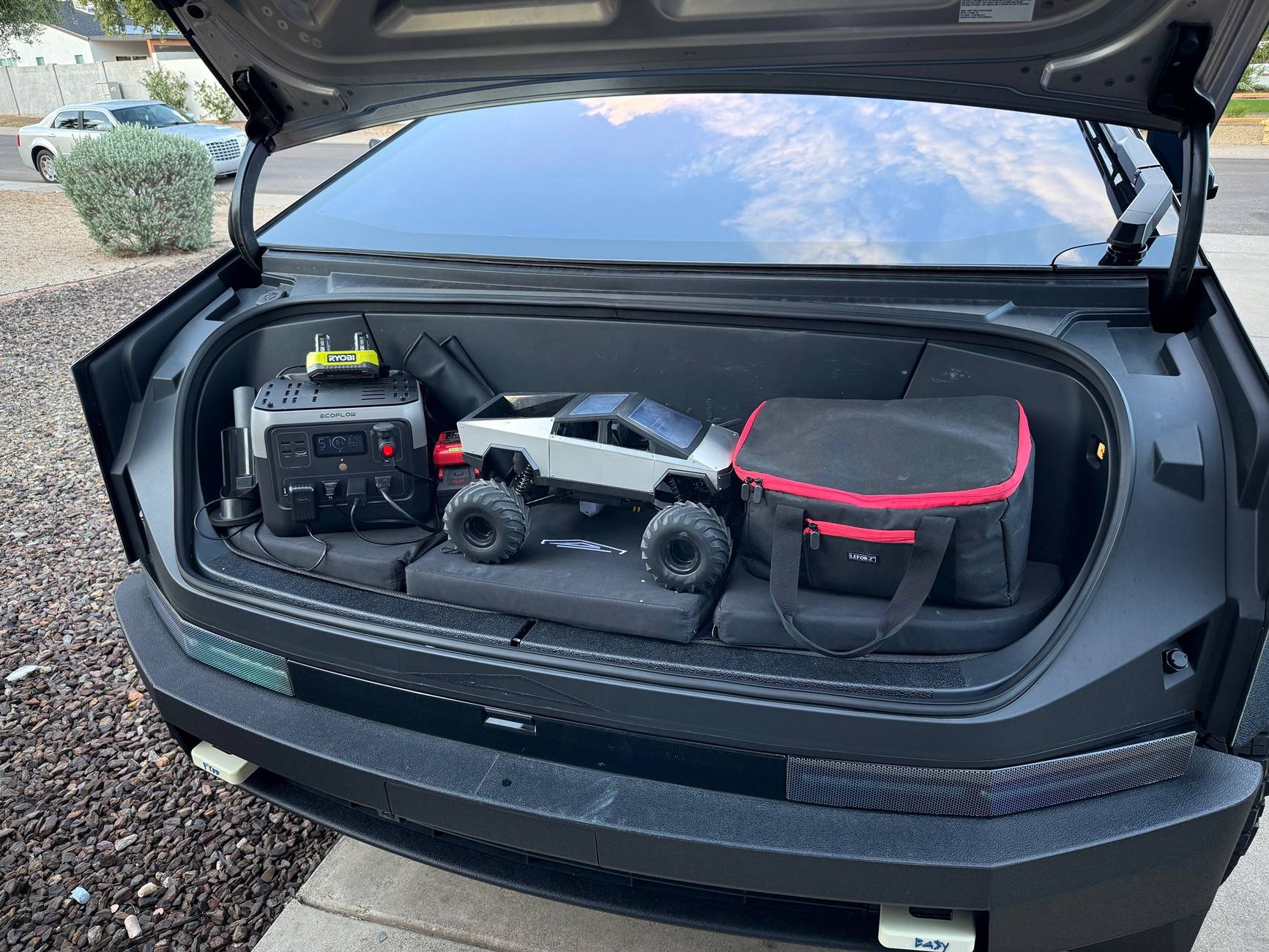 Tesla Cybertruck How to keep a fridge in Cybertruck IMG_3420