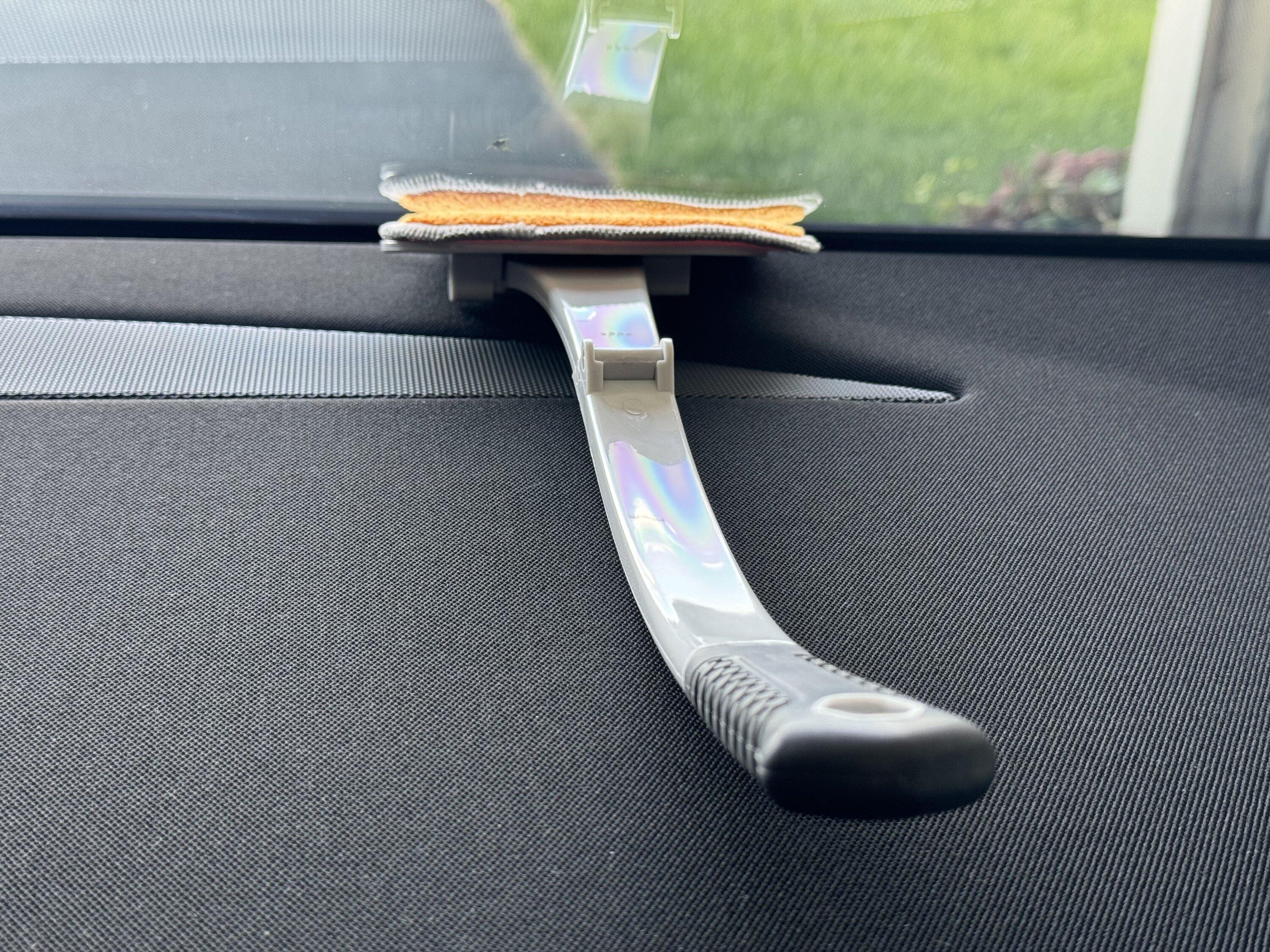 Tesla Roadster 2nd gen Cheap and effective windshield cleaner for inside glass window : cleaning pole / wand IMG_3908