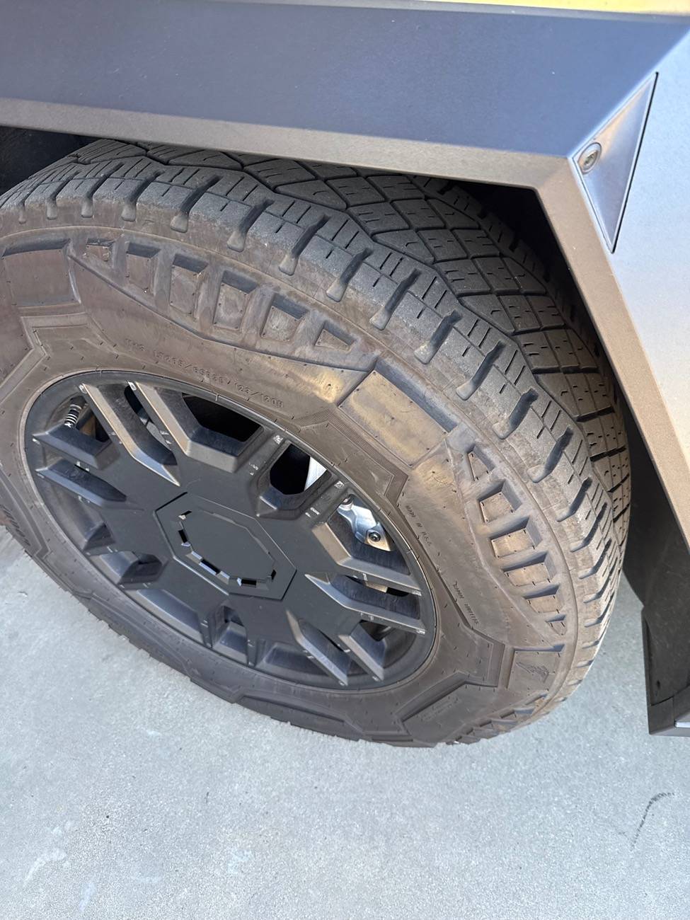 Tesla Roadster 2nd gen Tire Rotation - tire shops that do it properly? IMG_3985
