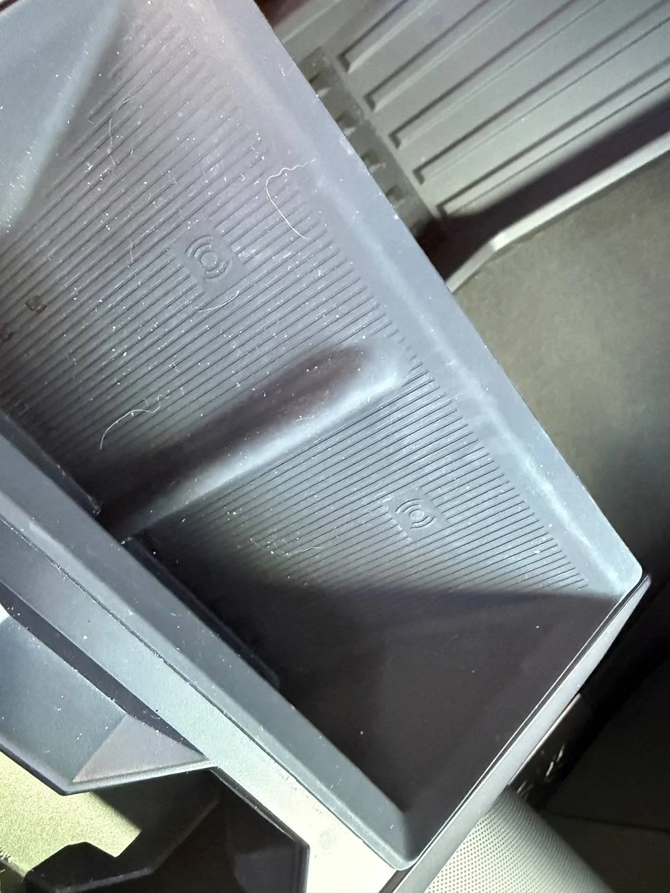 Tesla Cybertruck Phone gets sooo hot with wireless charging IMG_4296