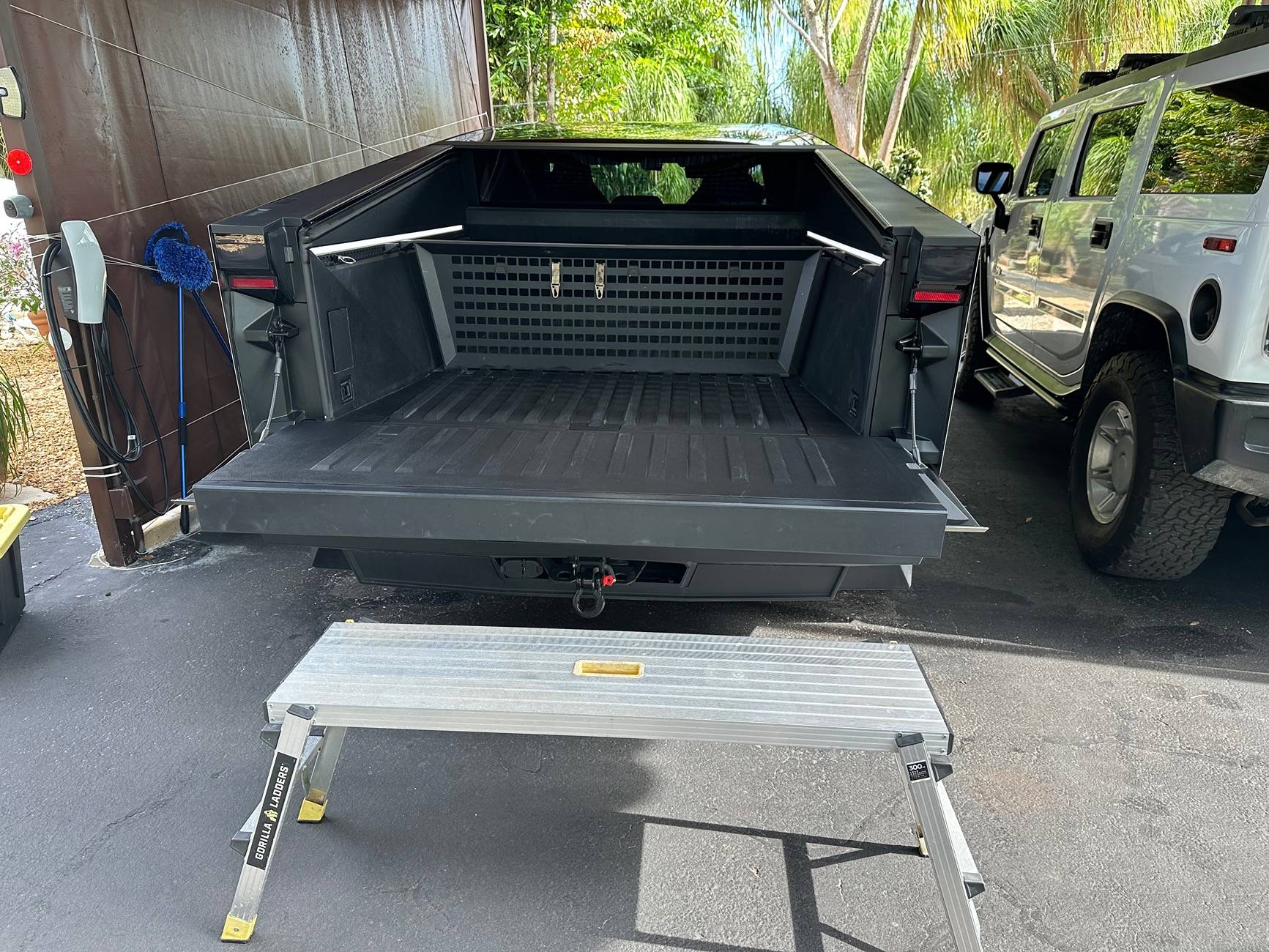 Tesla Roadster 2nd gen Bed ladder IMG_4429