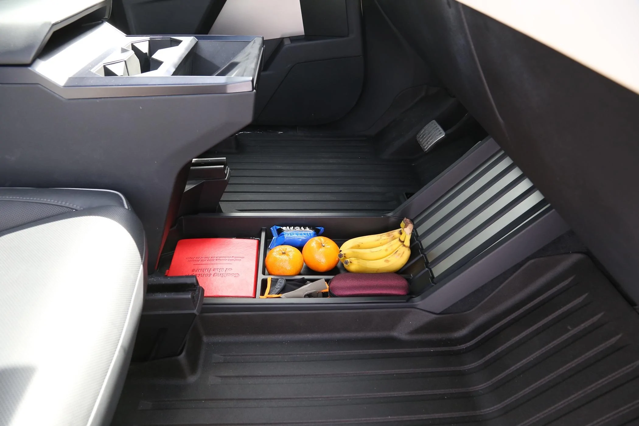 Tesla Roadster 2nd gen [Elecfresh] Promotion For Center Console Floor Storage Tray! IMG_4555