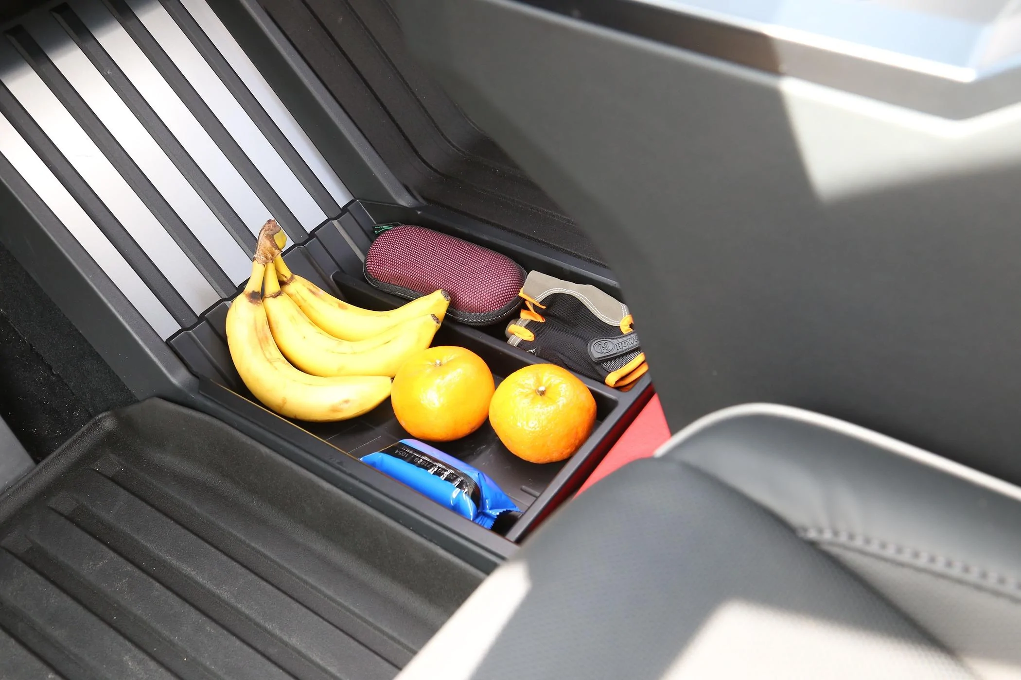 Tesla Roadster 2nd gen [Elecfresh] Promotion For Center Console Floor Storage Tray! IMG_4591