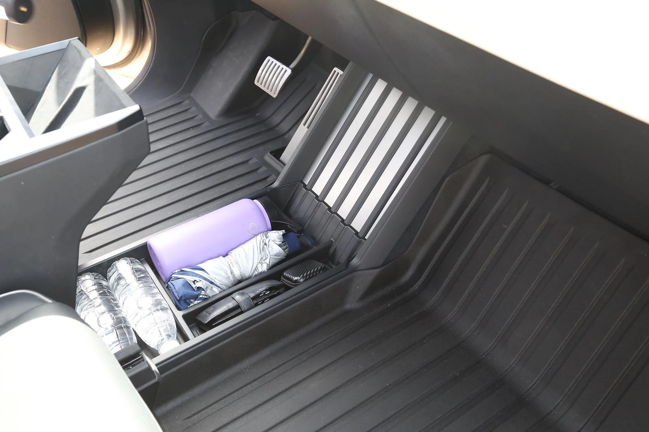 Tesla Roadster 2nd gen [Elecfresh] Promotion For Center Console Floor Storage Tray! IMG_4668