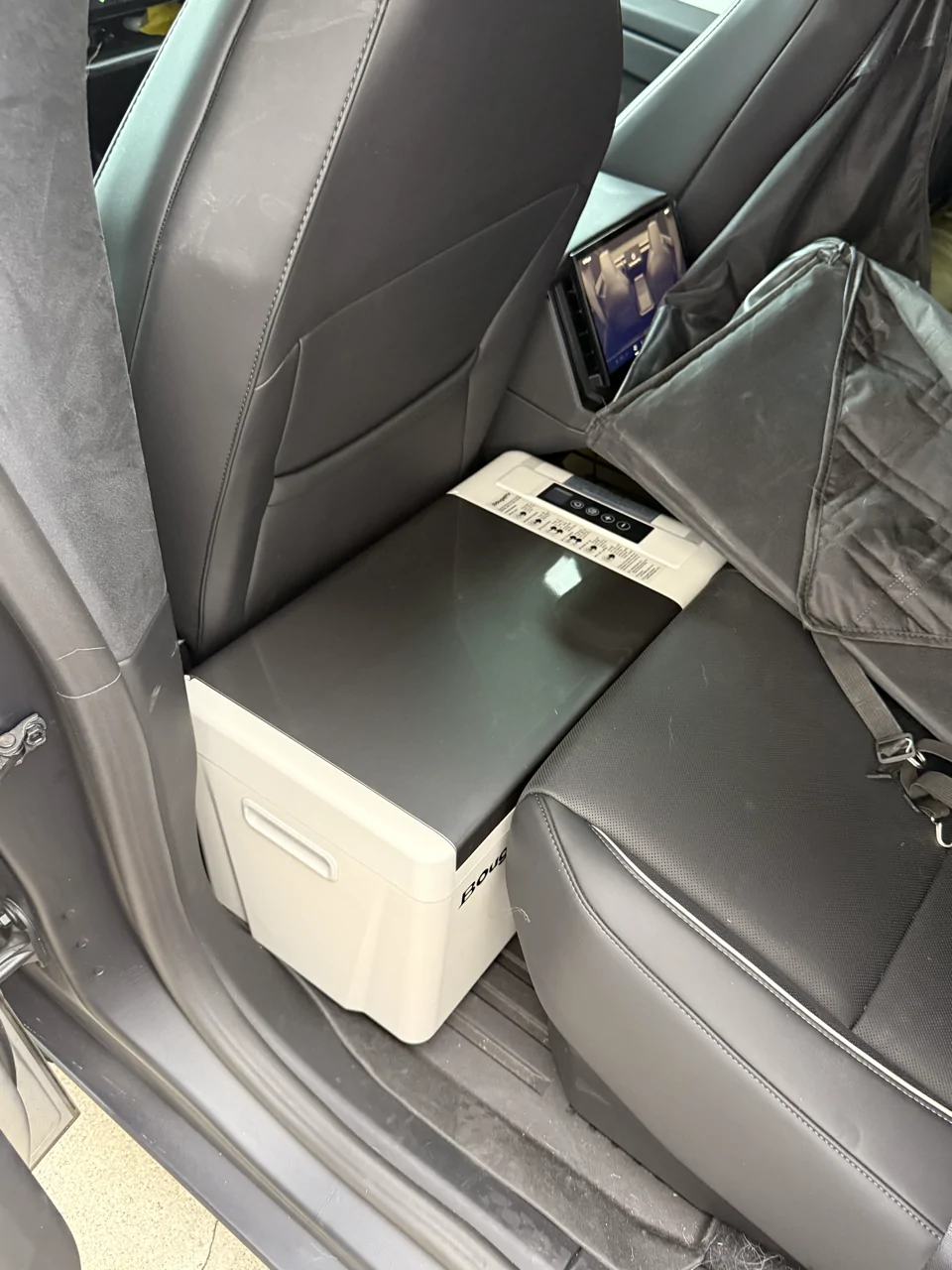 Tesla Roadster 2nd gen Fitting a Fridge in the 2nd Row (biggest size possible) IMG_5117 Larg