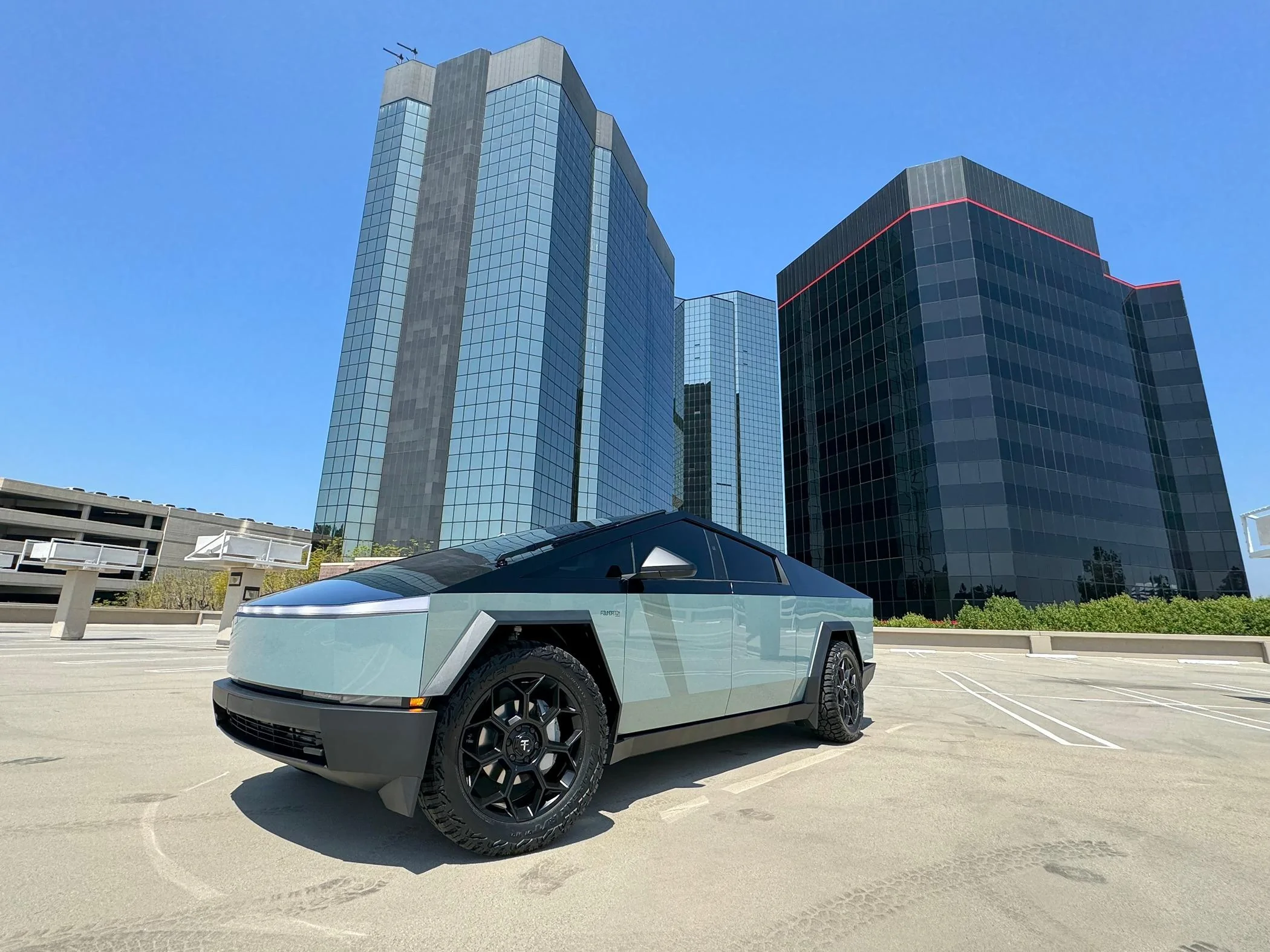 Tesla Roadster 2nd gen Custom 2-tone wrap looks amazing - Supergloss Black Upper with Urban Bamboo Ocean lower - by T Sportline IMG_5139