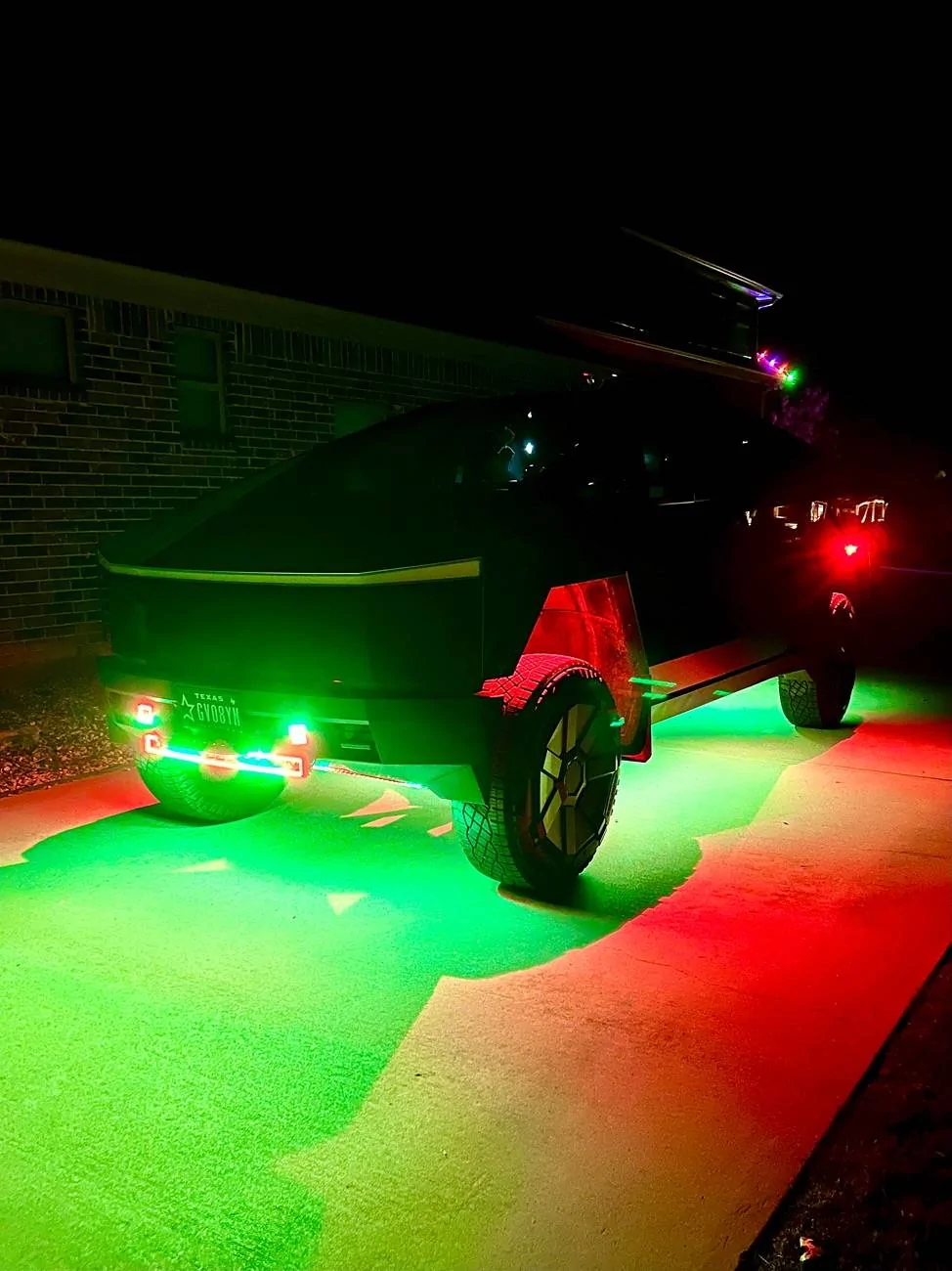 Tesla Cybertruck What did you do TO / WITH your Cybertruck today? 👨🏻‍🔧🧰🚿🛠 IMG_5203