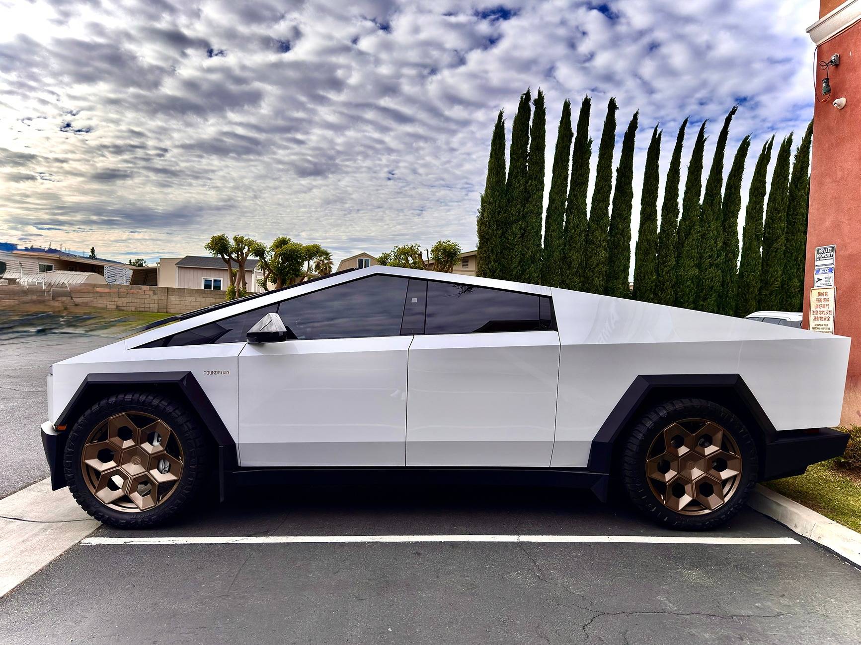 Tesla Cybertruck My Cybertruck's new look, do you like white color PPF? IMG_5228.HEIC.JPG