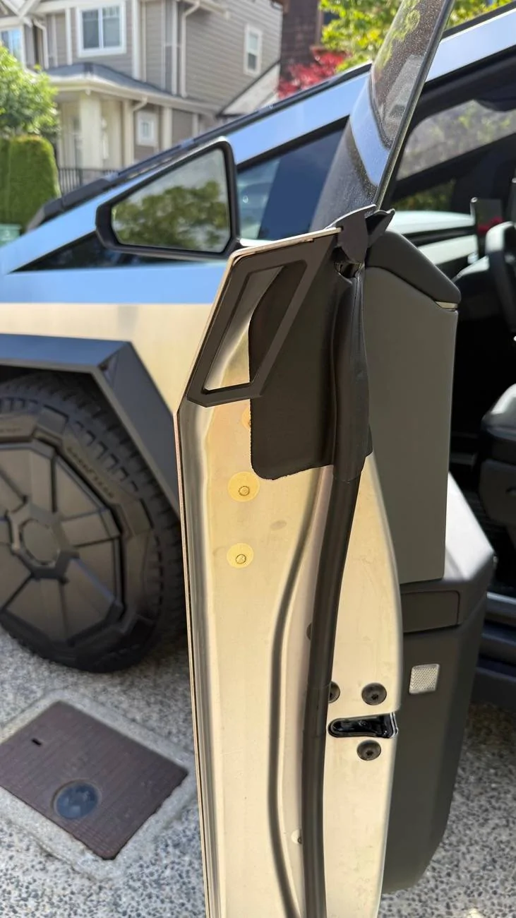 Tesla Roadster 2nd gen Best door handles / pulls / grabbers recommendations? IMG_5331