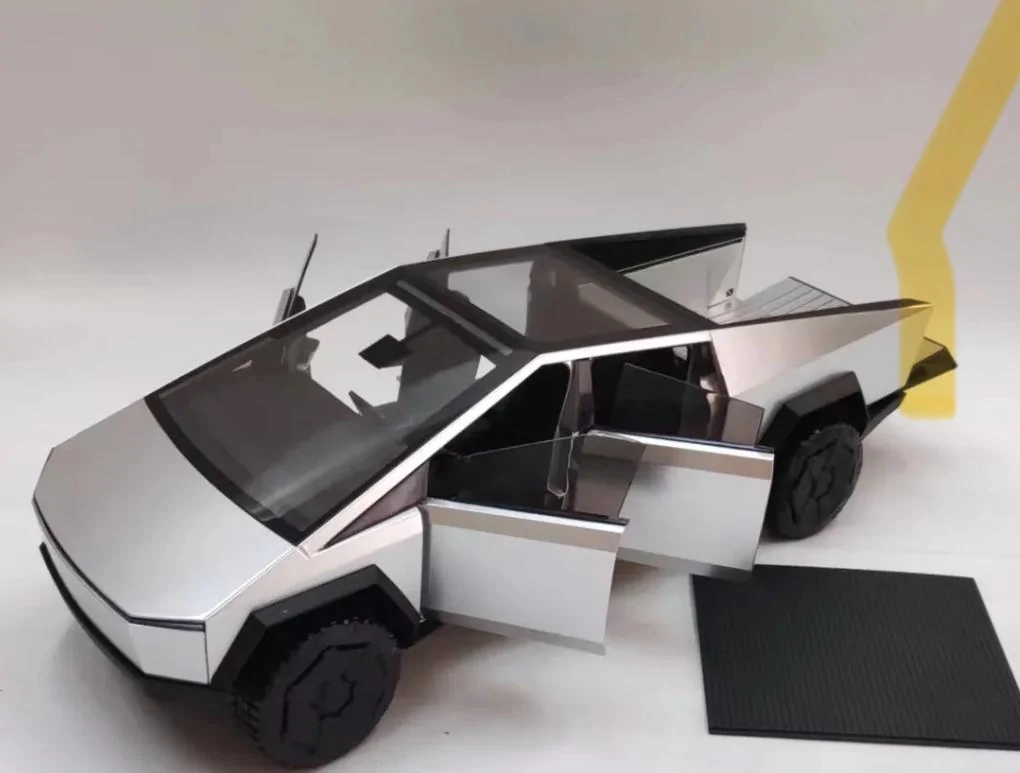 Tesla Cybertruck It's really small IMG_5331