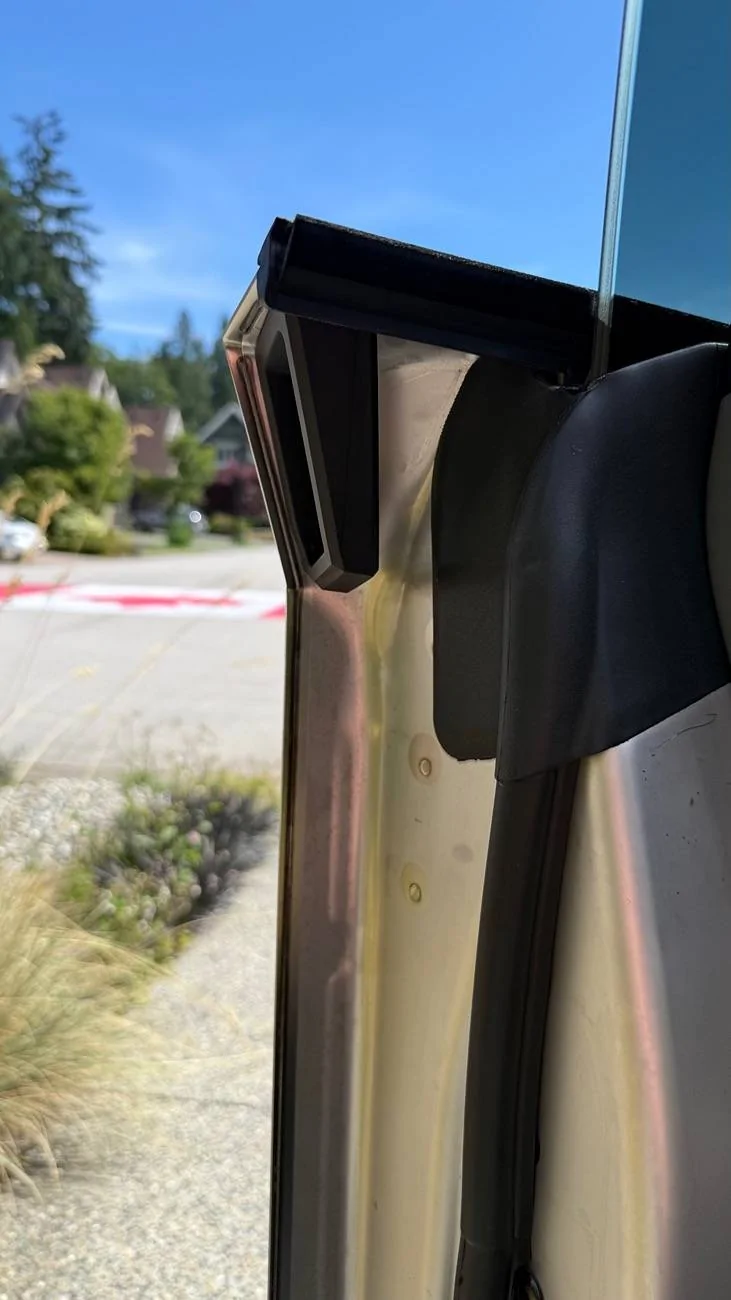 Tesla Roadster 2nd gen Best door handles / pulls / grabbers recommendations? IMG_5332