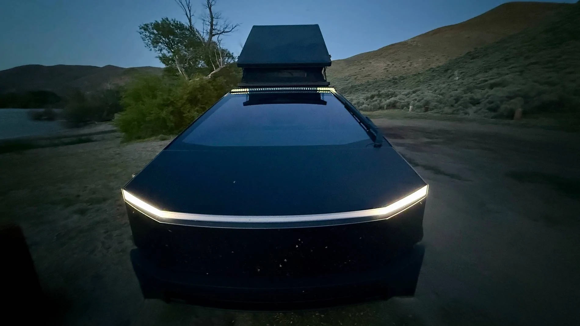 Tesla Cybertruck Hidden Lighting Features in CyberTent-Mode IMG_5389