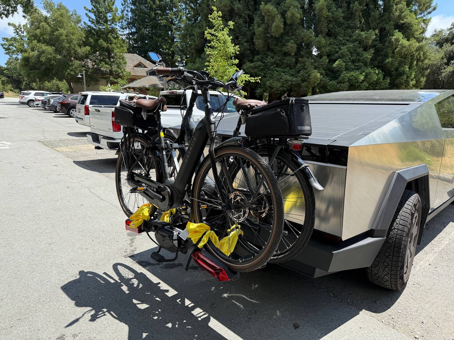 Tesla Roadster 2nd gen Question Regarding Carrying E-Bikes On Hitch Mounted Rack IMG_5442