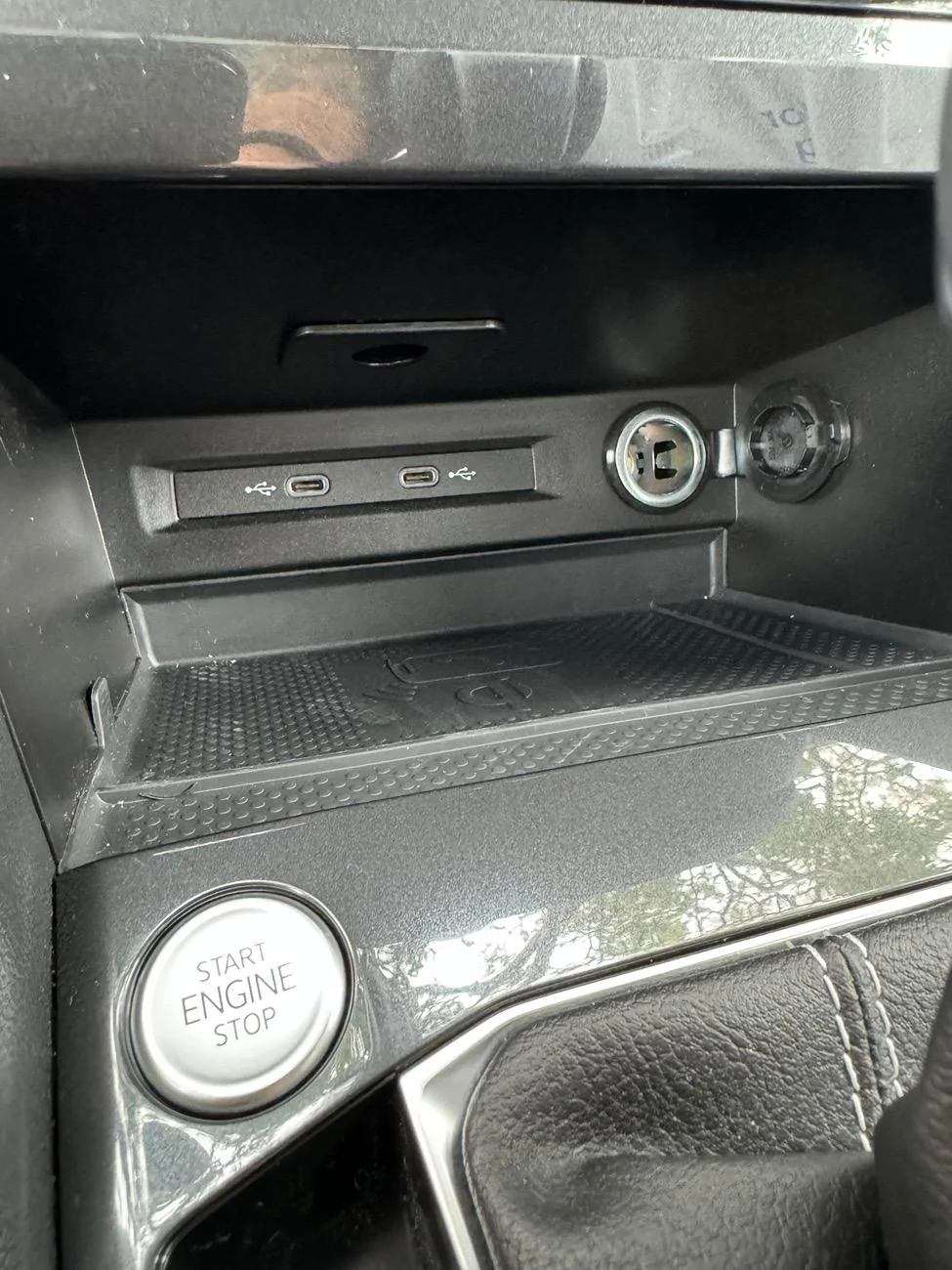 Tesla Roadster 2nd gen Phone Charging - iPhone 15 getting super hot IMG_5666