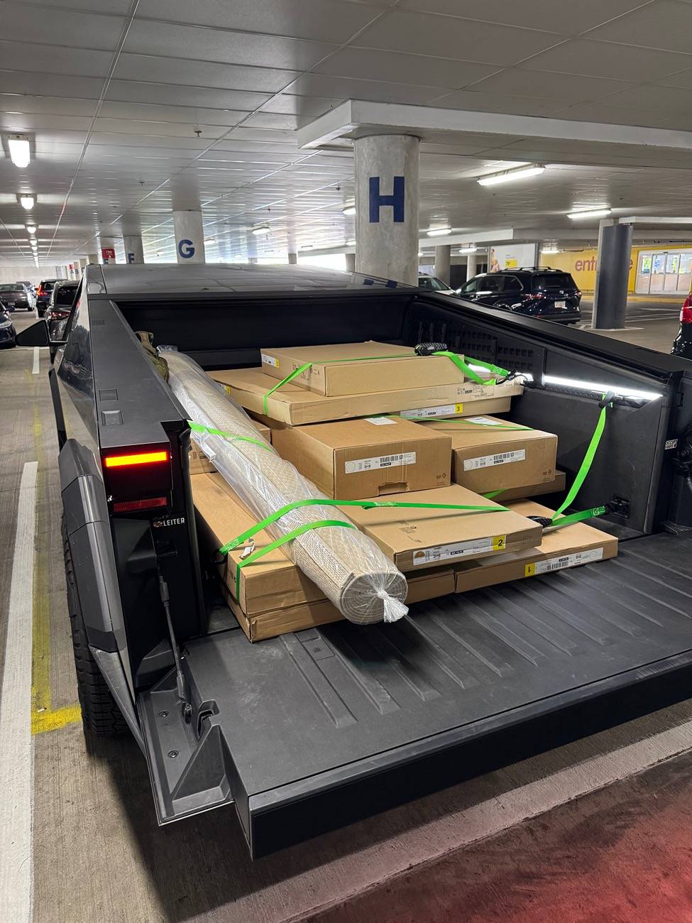 Tesla Cybertruck What Are You Hauling in your Cybertruck? 🦾 👷‍♂️ IMG_6131