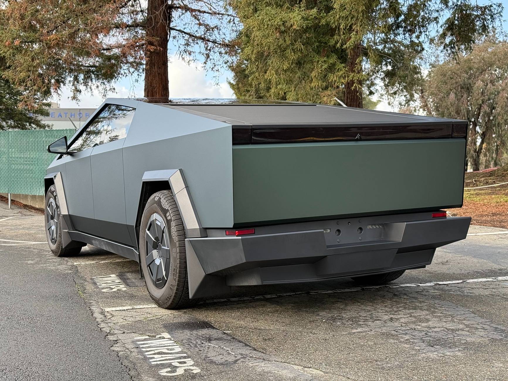 Tesla Cybertruck Cybertruck wrapped in Matte Ghost Metal Green PPF IMG_6228