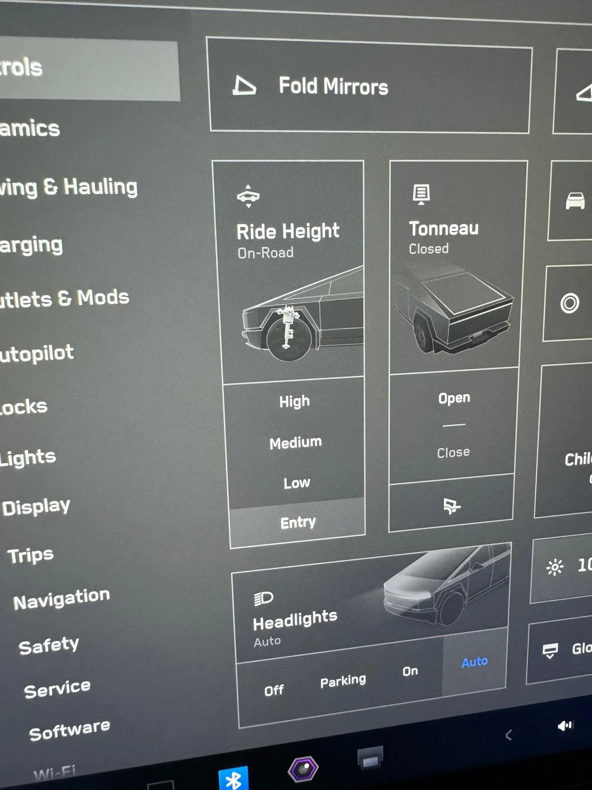 Tesla Roadster 2nd gen Why does Cybertruck ride height HIGH drops to MEDIUM after 25mph IMG_6310
