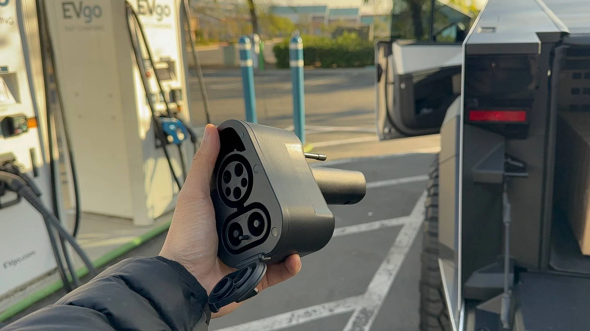 Tesla Cybertruck HANSSHOW CCS to Cybertruck and Tesla Adapter 250KW CCS1 x J1772 to Tesla IMG_6408