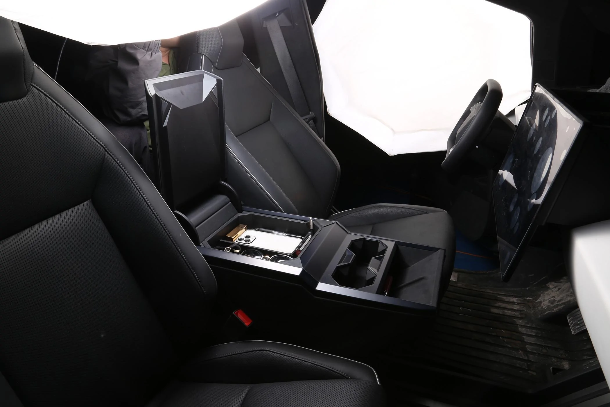 Tesla Roadster 2nd gen [Elecfresh] Promotion For Double Layer Center Console Storage Tray! IMG_6427