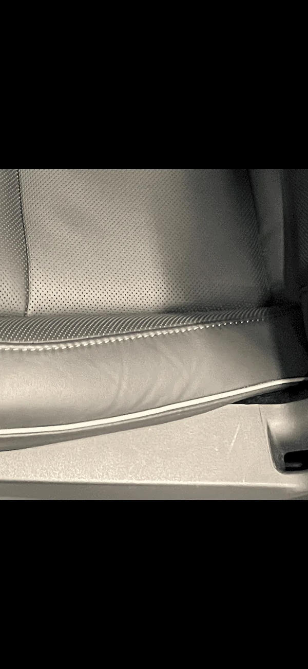Tesla Roadster 2nd gen Seat stretch marks IMG_6432
