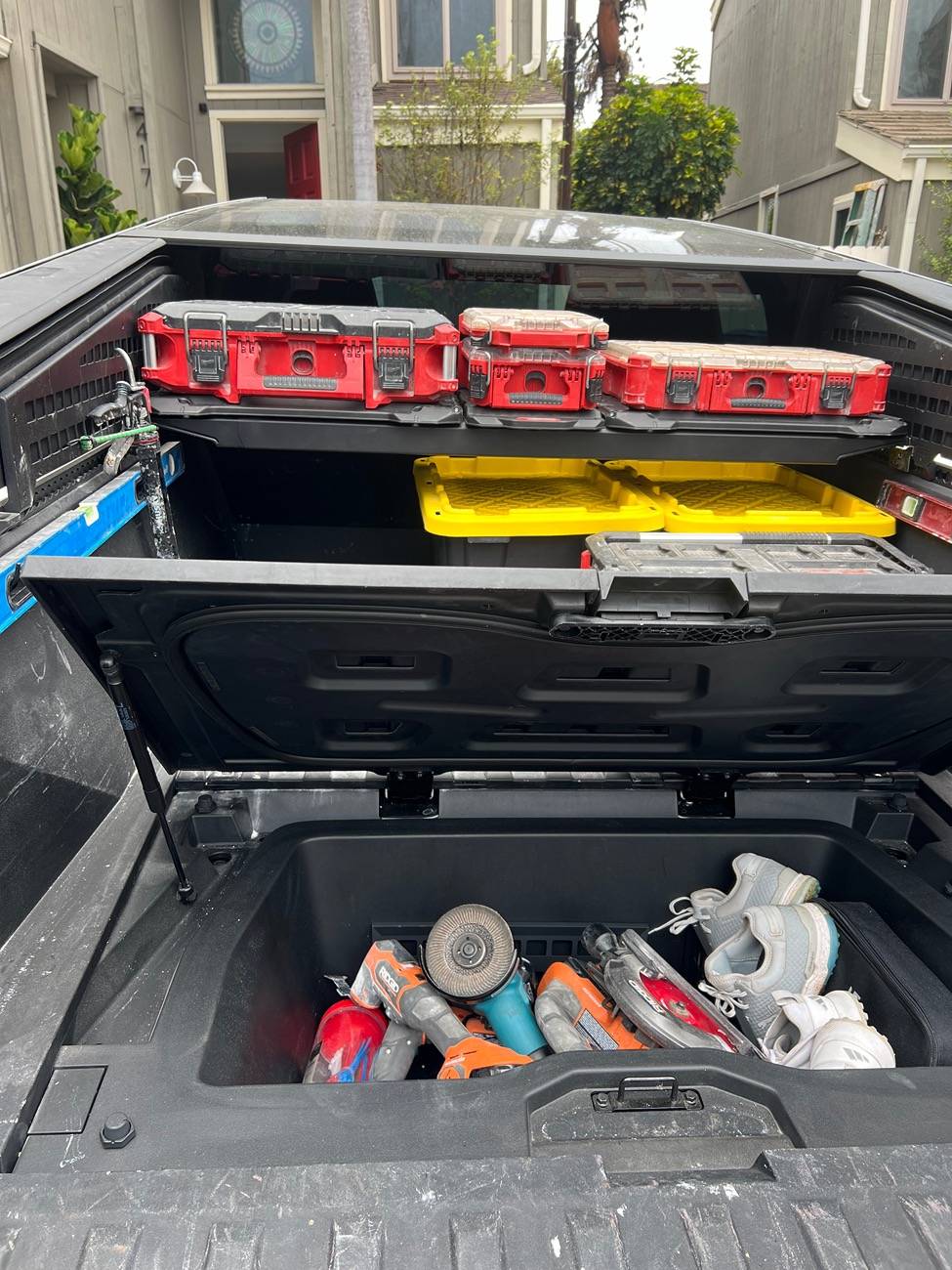 Tesla Cybertruck Please share what you put on your MOLLE Panels and your organization tips! IMG_6452