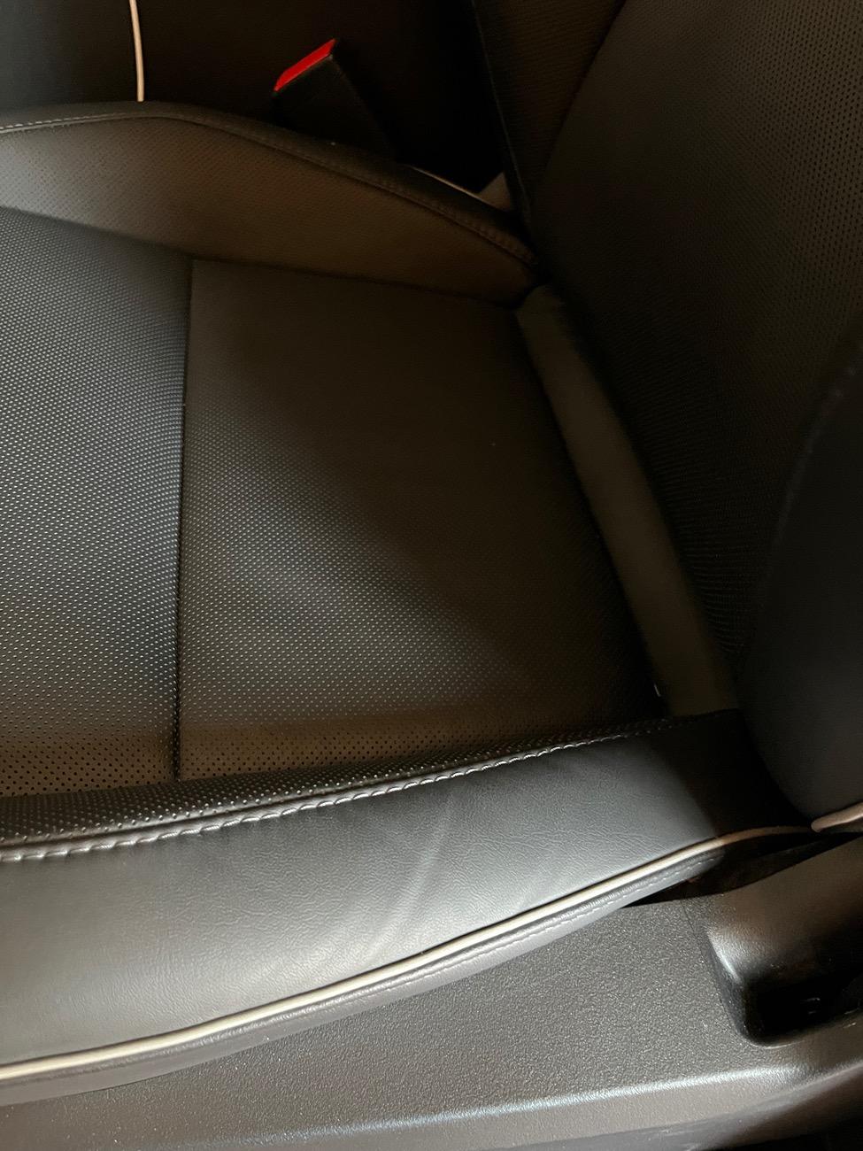 Tesla Roadster 2nd gen Seat stretch marks IMG_6687