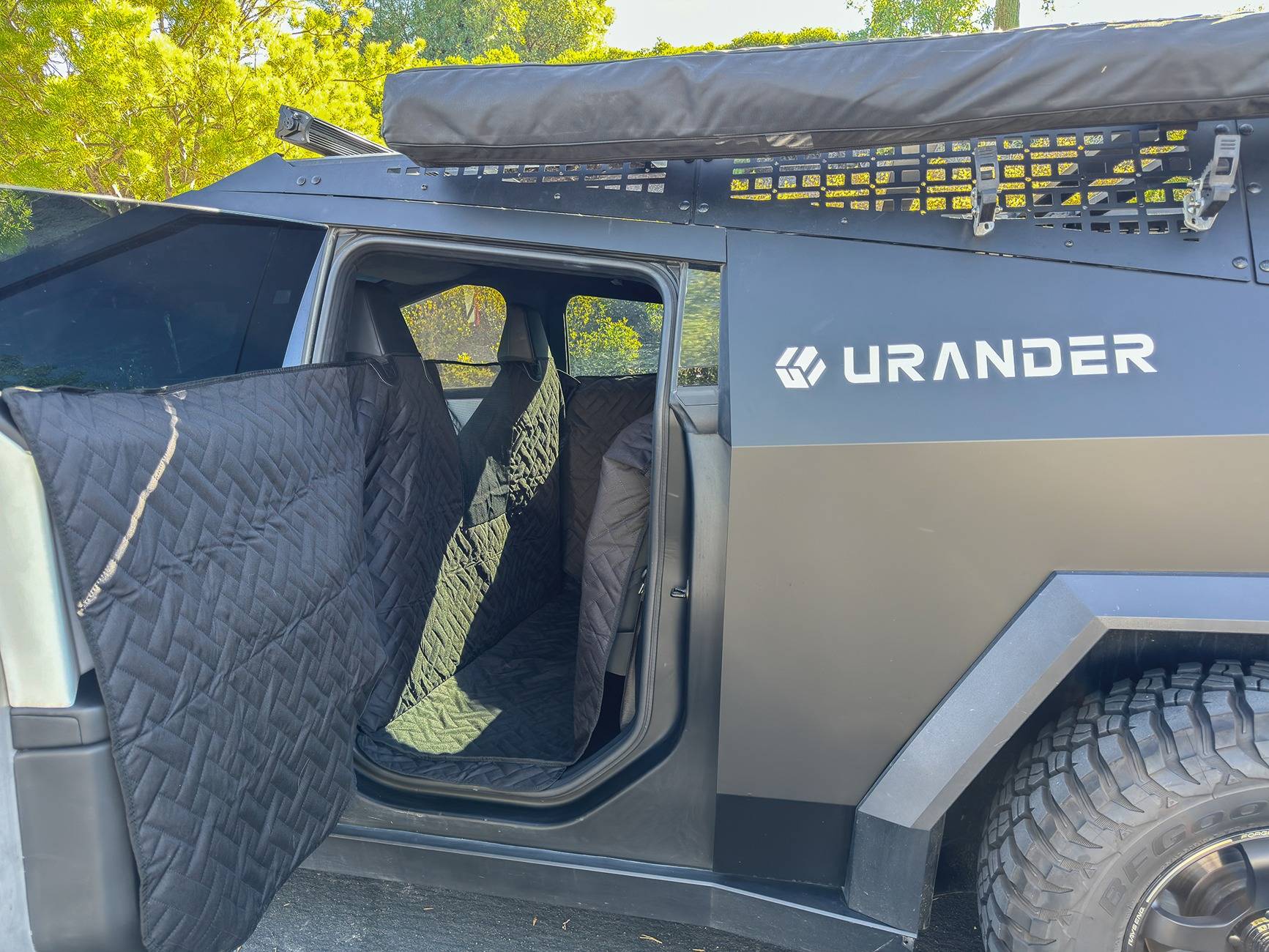 Tesla Cybertruck [MEMORIAL DAY SALE] Urander Cybertruck Pet Liner Floor Cover with Fold Up Seats – Comprehensive Protection & Effortless Convenience IMG_6874