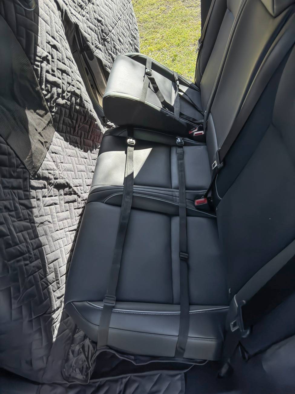 Tesla Cybertruck [MEMORIAL DAY SALE] Urander Cybertruck Pet Liner Floor Cover with Fold Up Seats – Comprehensive Protection & Effortless Convenience IMG_6883