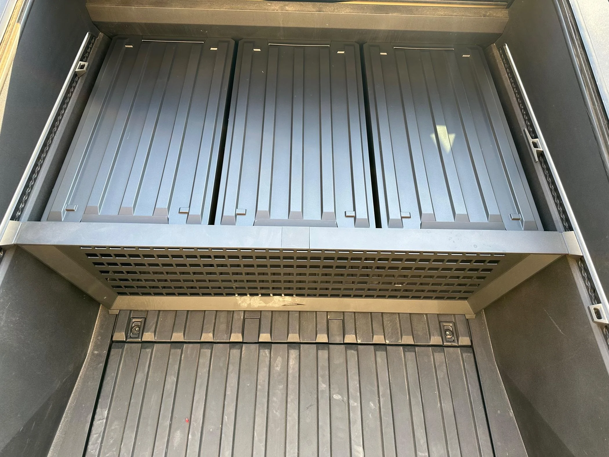 Tesla Roadster 2nd gen Vault Cargo Storage Bins - Review Impressions IMG_7059