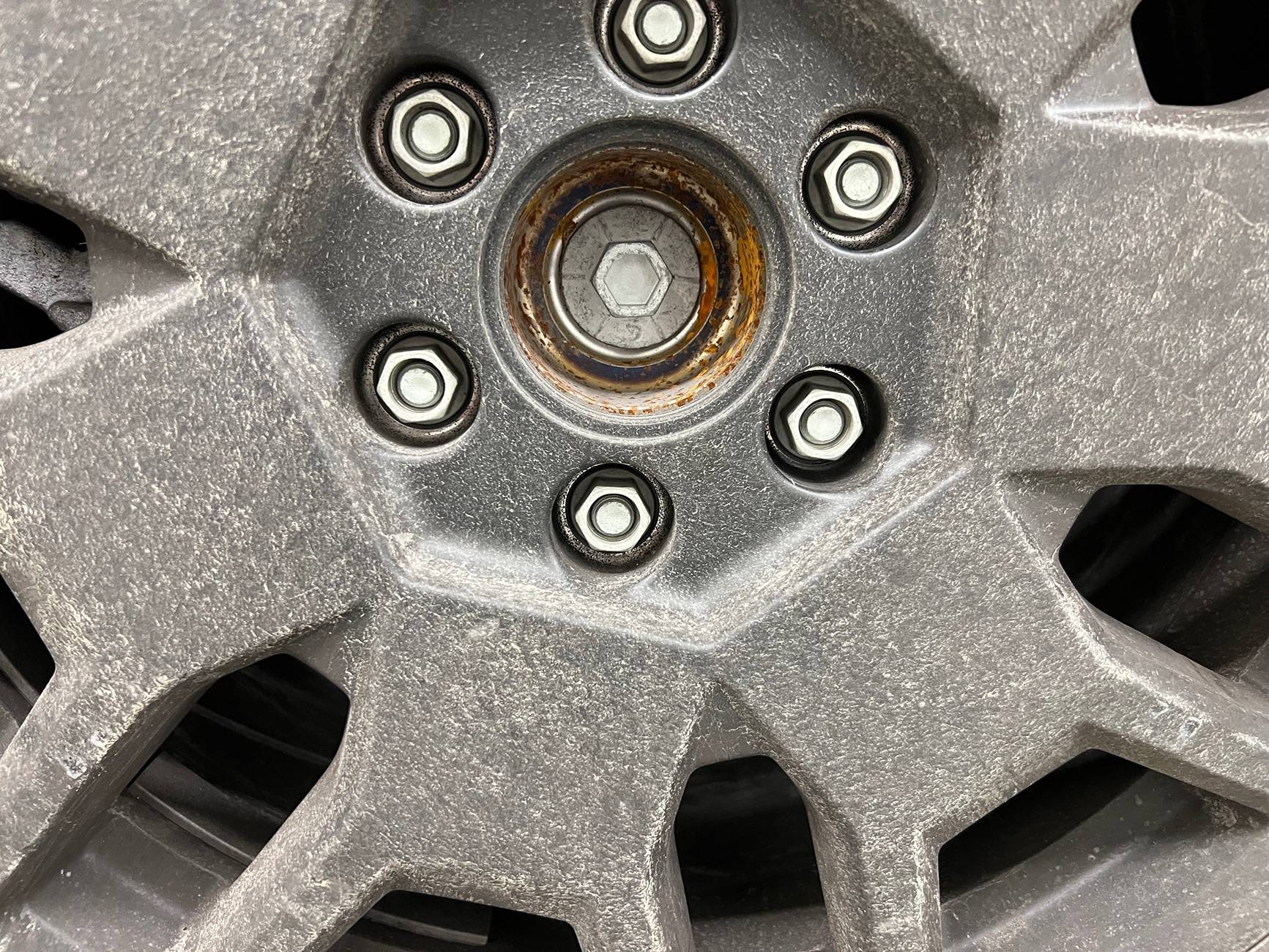 Tesla Roadster 2nd gen Rust in the centers of all four wheels. IMG_7112