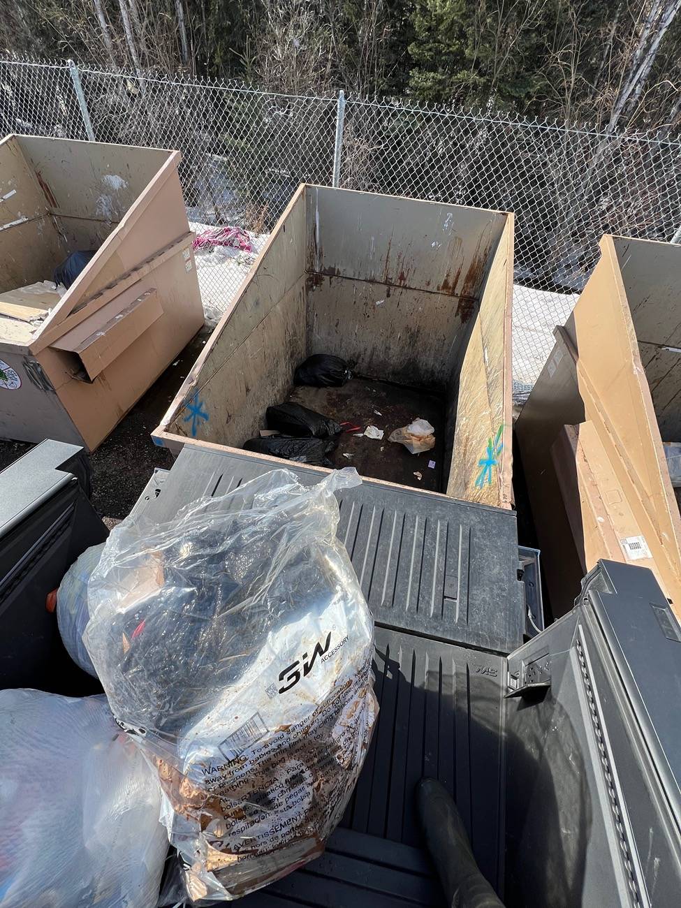 Tesla Cybertruck What did you do TO / WITH your Cybertruck today? 👨🏻‍🔧🧰🚿🛠 IMG_7372
