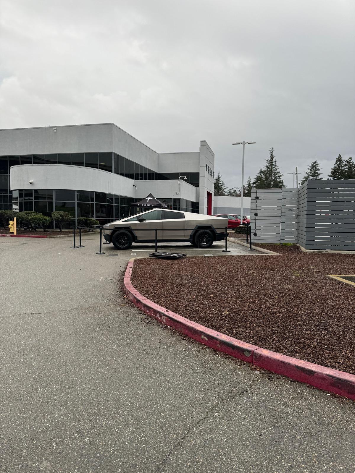 Tesla Cybertruck Daily random Cybertruck photos thread - Post Yours! 📸 🤳 IMG_7559