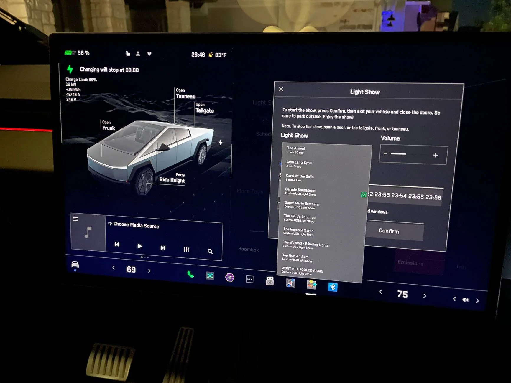 Tesla Roadster 2nd gen USB Music Playback IMG_7622