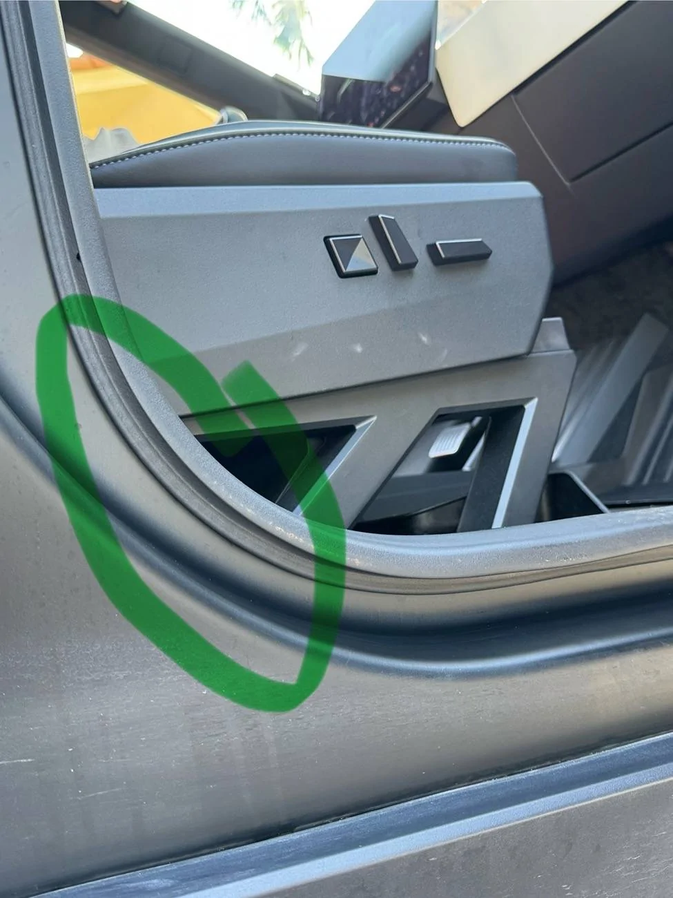 Tesla Roadster 2nd gen Rust on both inside front doors after 5 months. IMG_7783