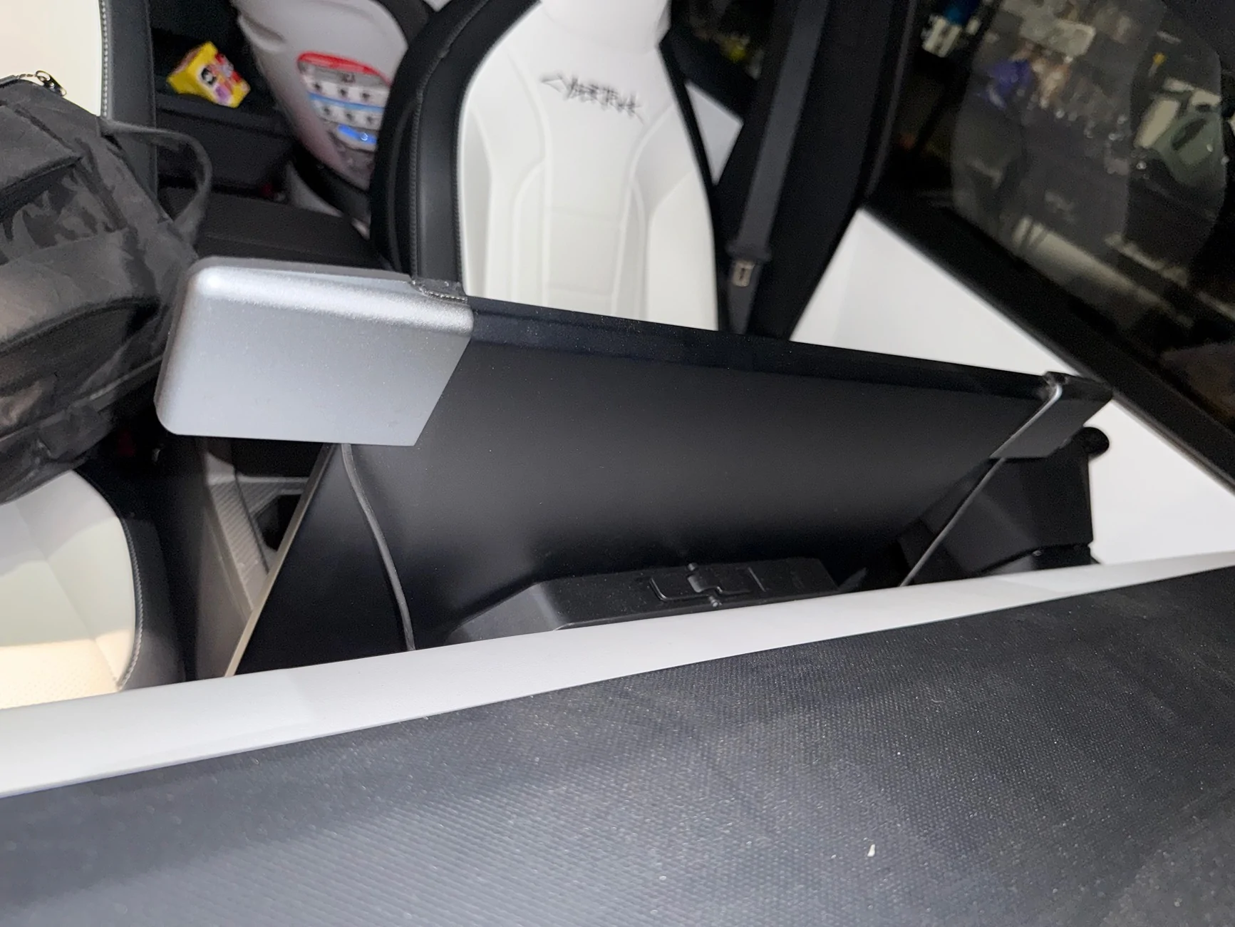 Tesla Roadster 2nd gen Hidden way to access the center console IMG_8559