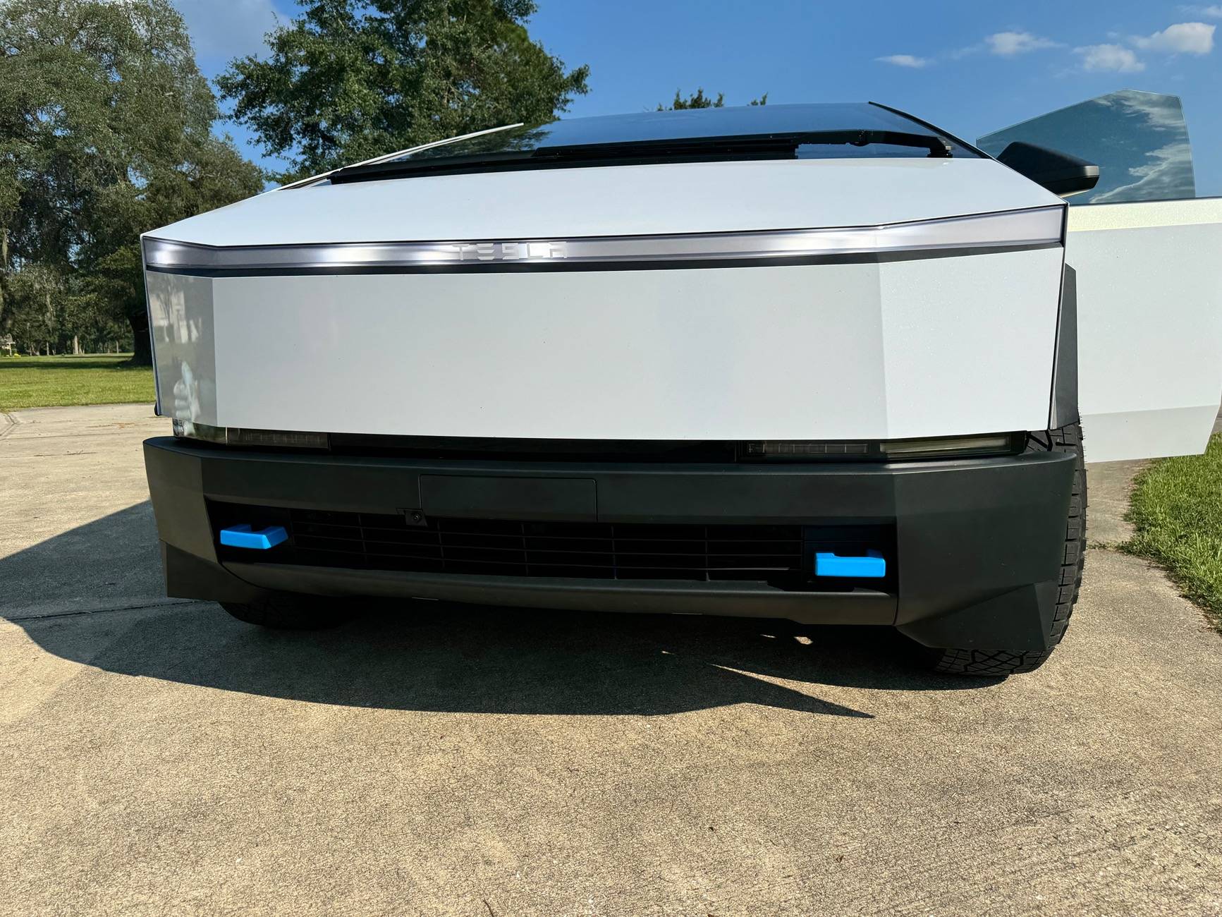 Tesla Roadster 2nd gen Front tow hook covers - options? IMG_8640