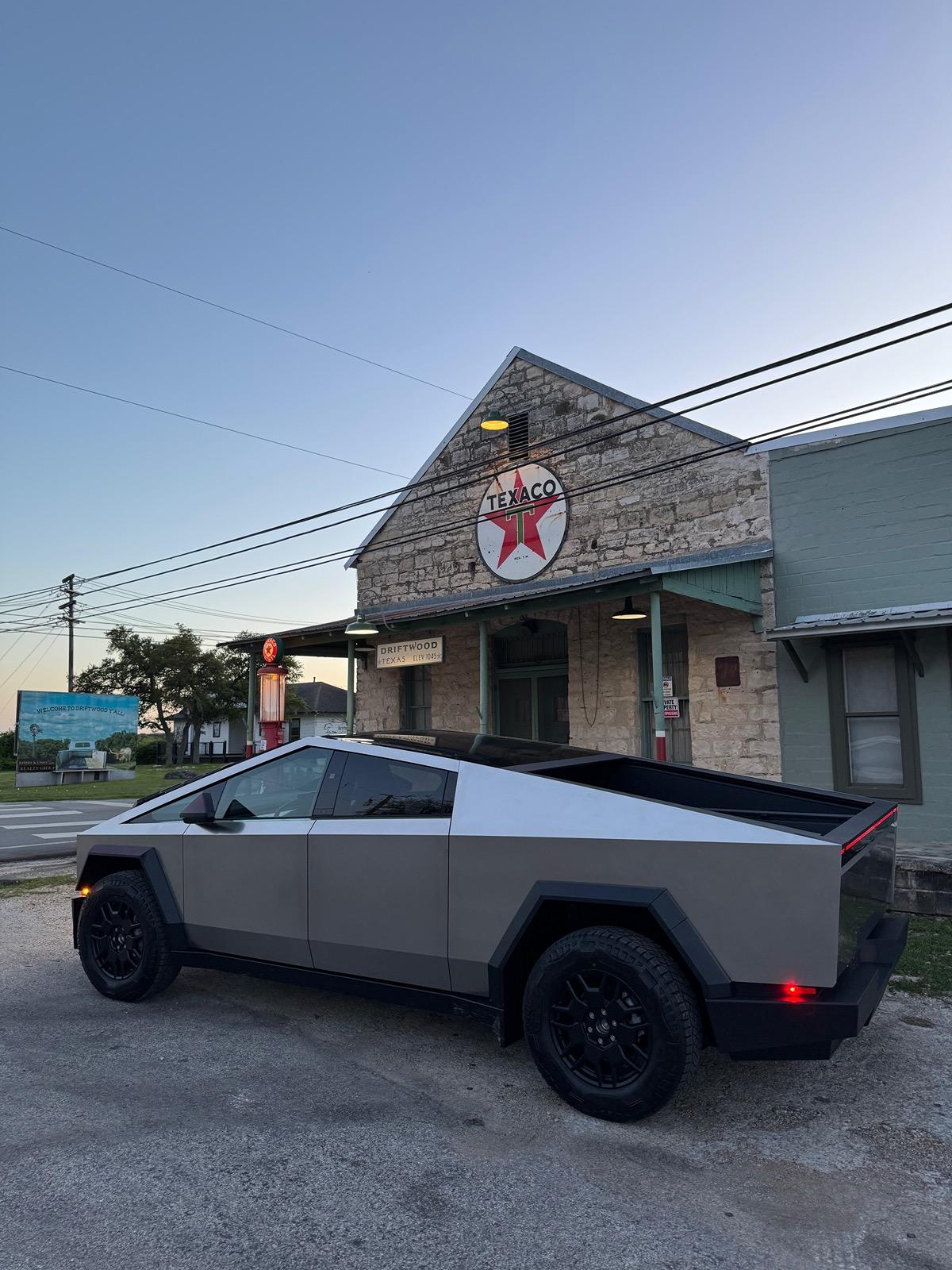 Tesla Cybertruck Daily random Cybertruck photos thread - Post Yours! 📸 🤳 IMG_8663