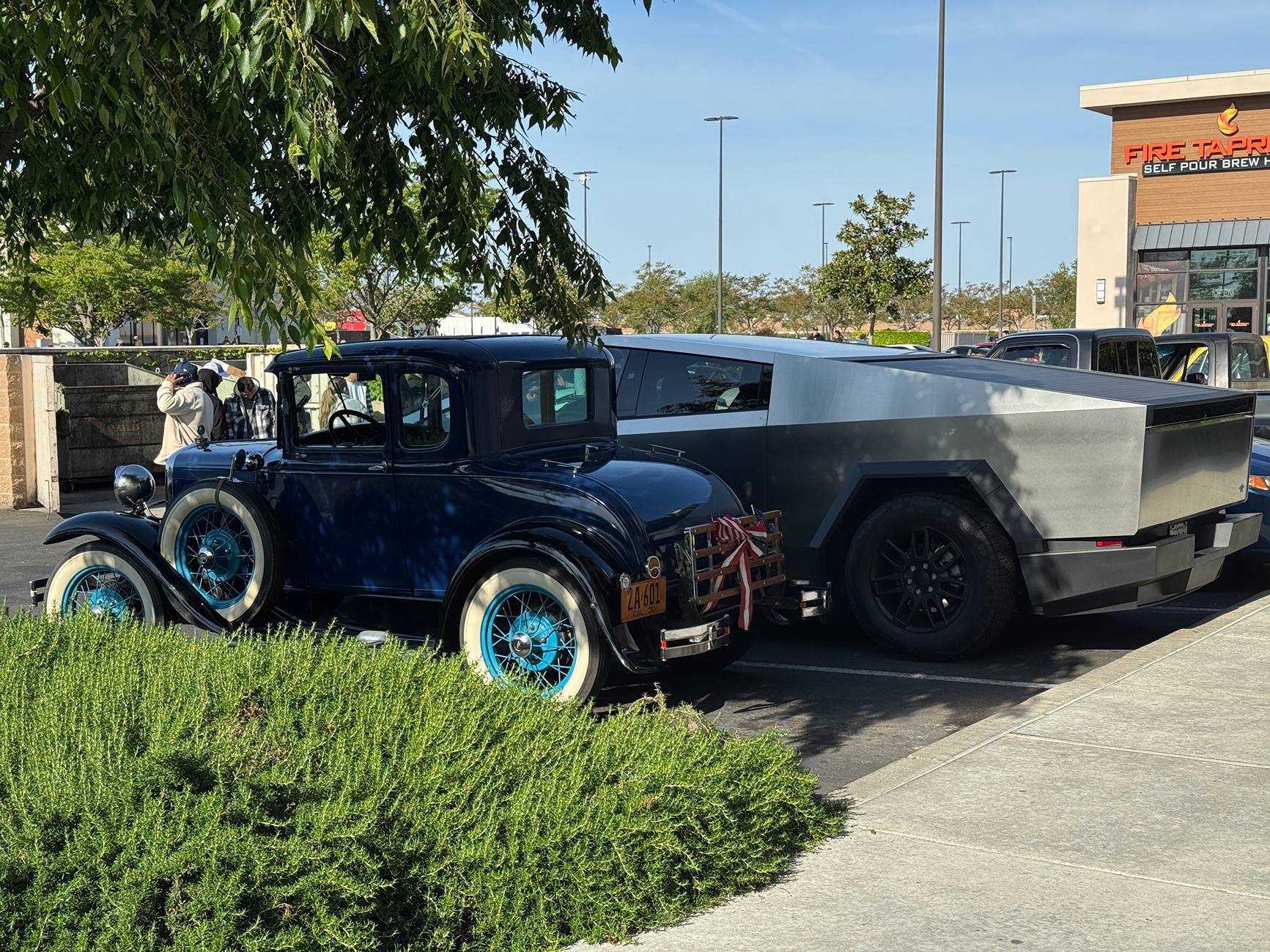 Tesla Cybertruck Raiding a Cars and Coffee event 😝 IMG_8924