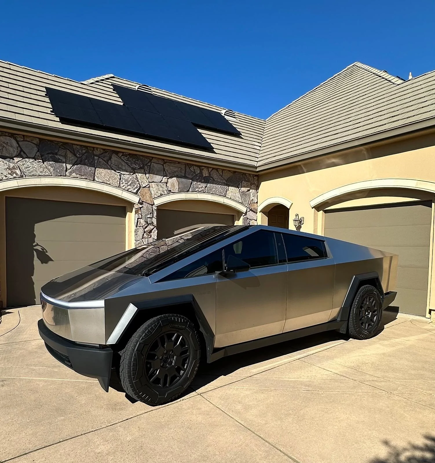 Tesla Cybertruck Daily random Cybertruck photos thread - Post Yours! 📸 🤳 IMG_9046