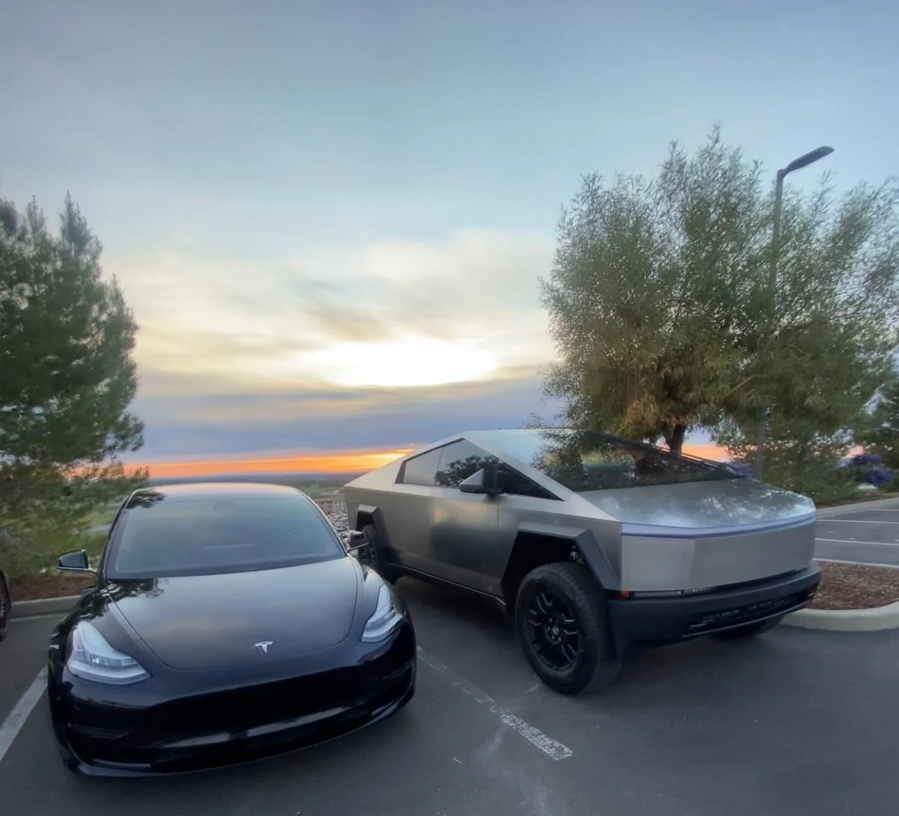 Tesla Cybertruck Daily random Cybertruck photos thread - Post Yours! 📸 🤳 IMG_9380