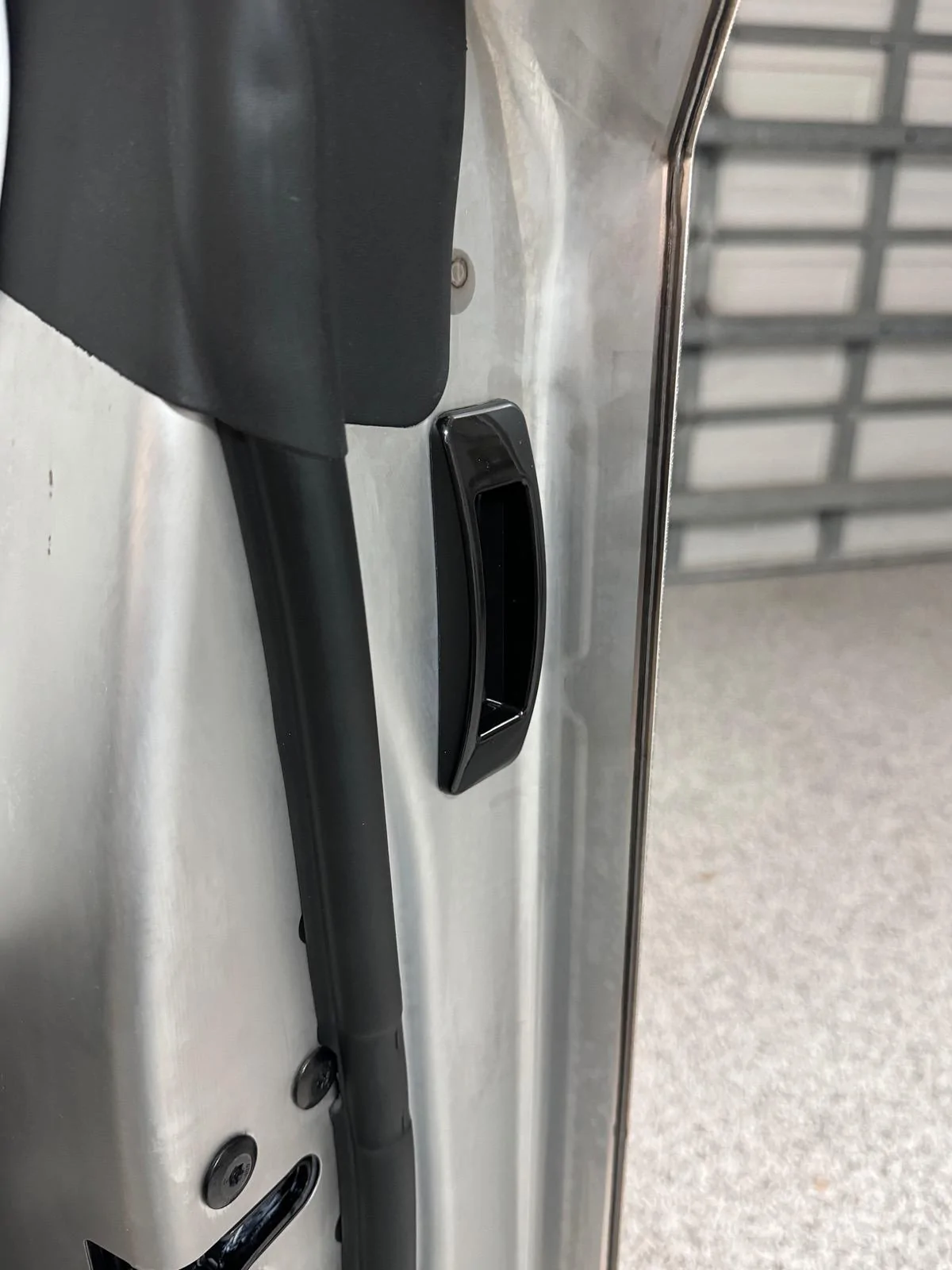 Tesla Roadster 2nd gen Installed doorhandles to prevent fingerprints IMG_9596