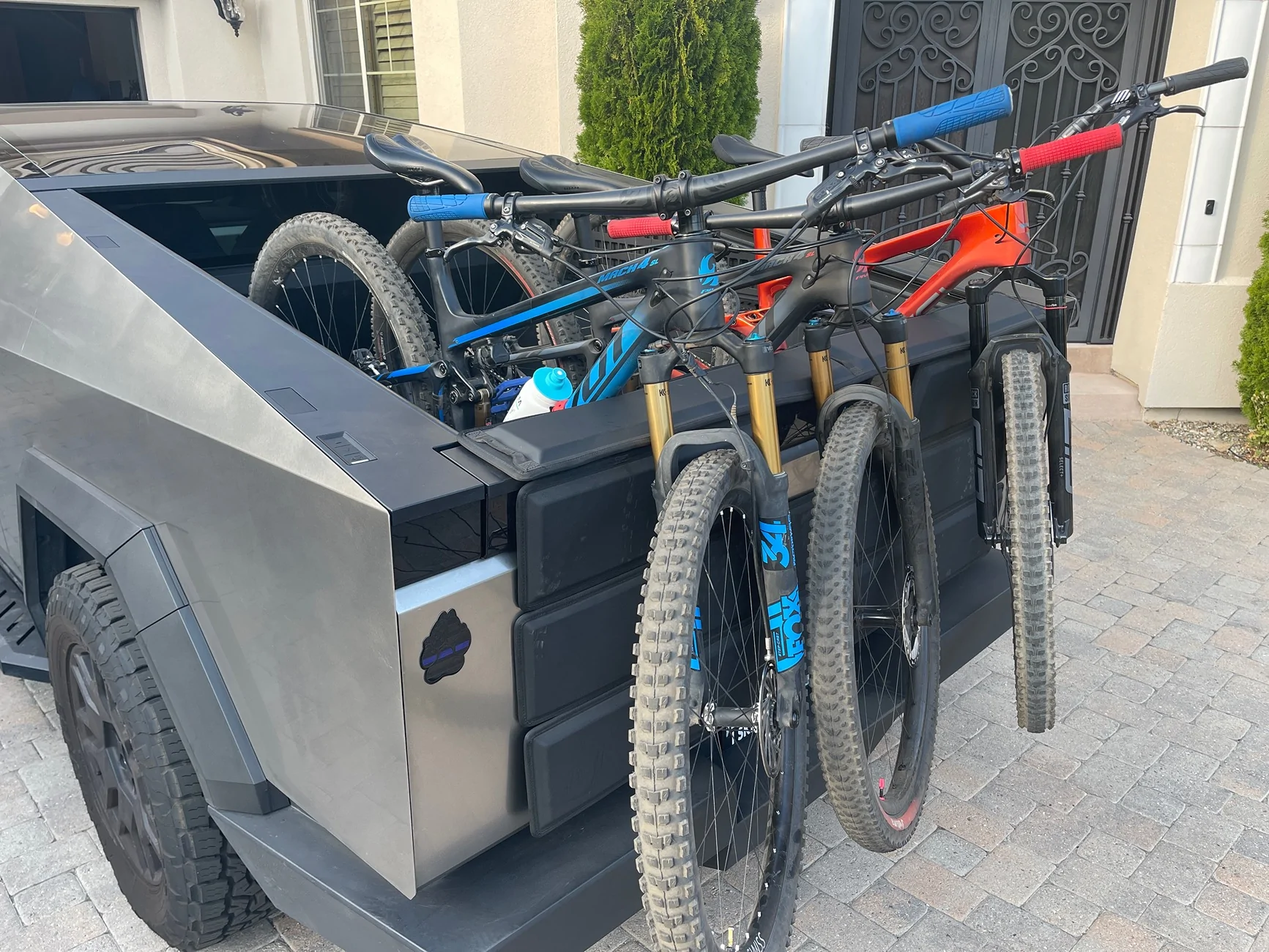 Tesla Cybertruck What did you do TO / WITH your Cybertruck today? 👨🏻‍🔧🧰🚿🛠 IMG_9606