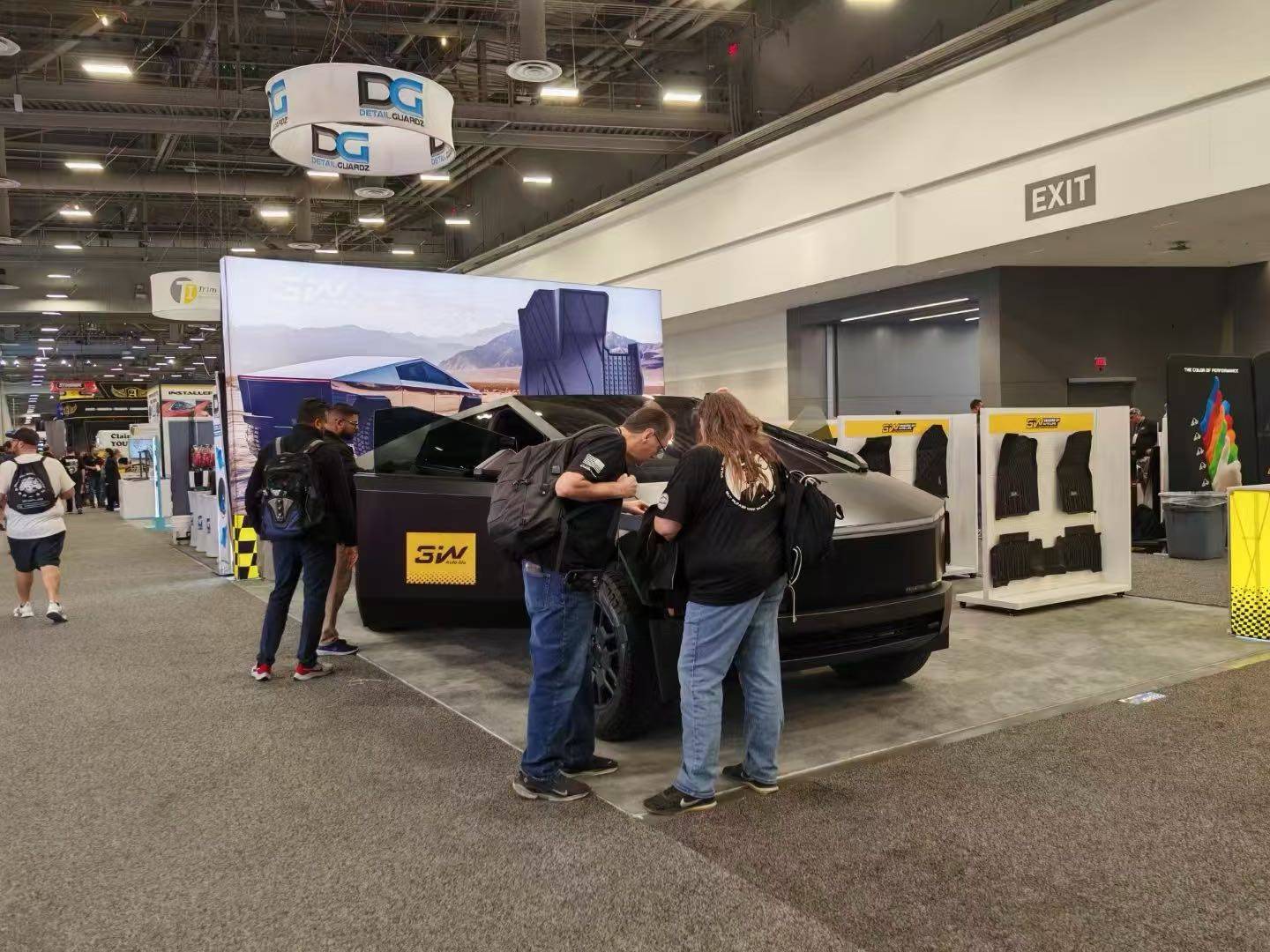 Tesla Cybertruck Come Here! Meet Us At SEMA 2024 img_v3_02gd_831aa2be-4c3e-4de9-b43e-edec0379381