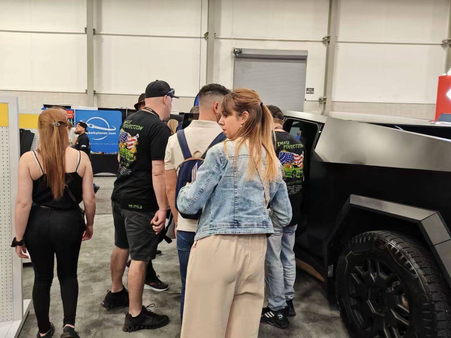 Tesla Cybertruck Come Here! Meet Us At SEMA 2024 img_v3_02gd_d4a482f2-fcce-43de-b640-1ec799183fa