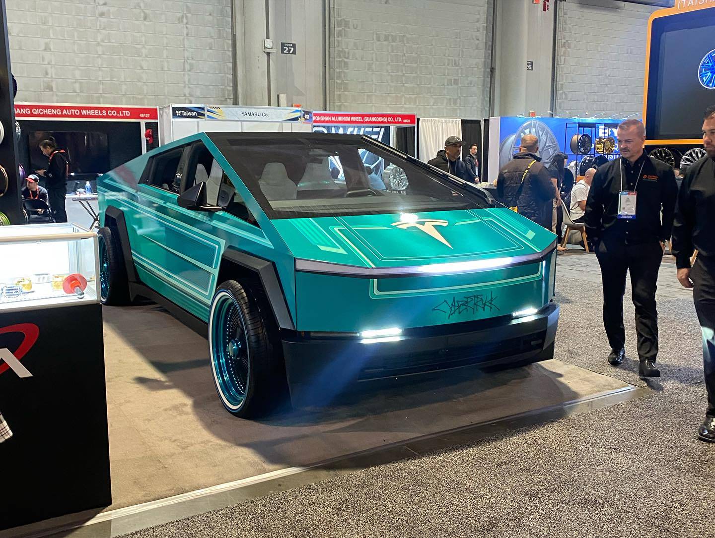 Tesla Cybertruck Cybertruck Builds at SEMA 2024 (Urander Overlanding Build + Others) jeff49er80_465978476_18488654962032675_670579510795992463_n