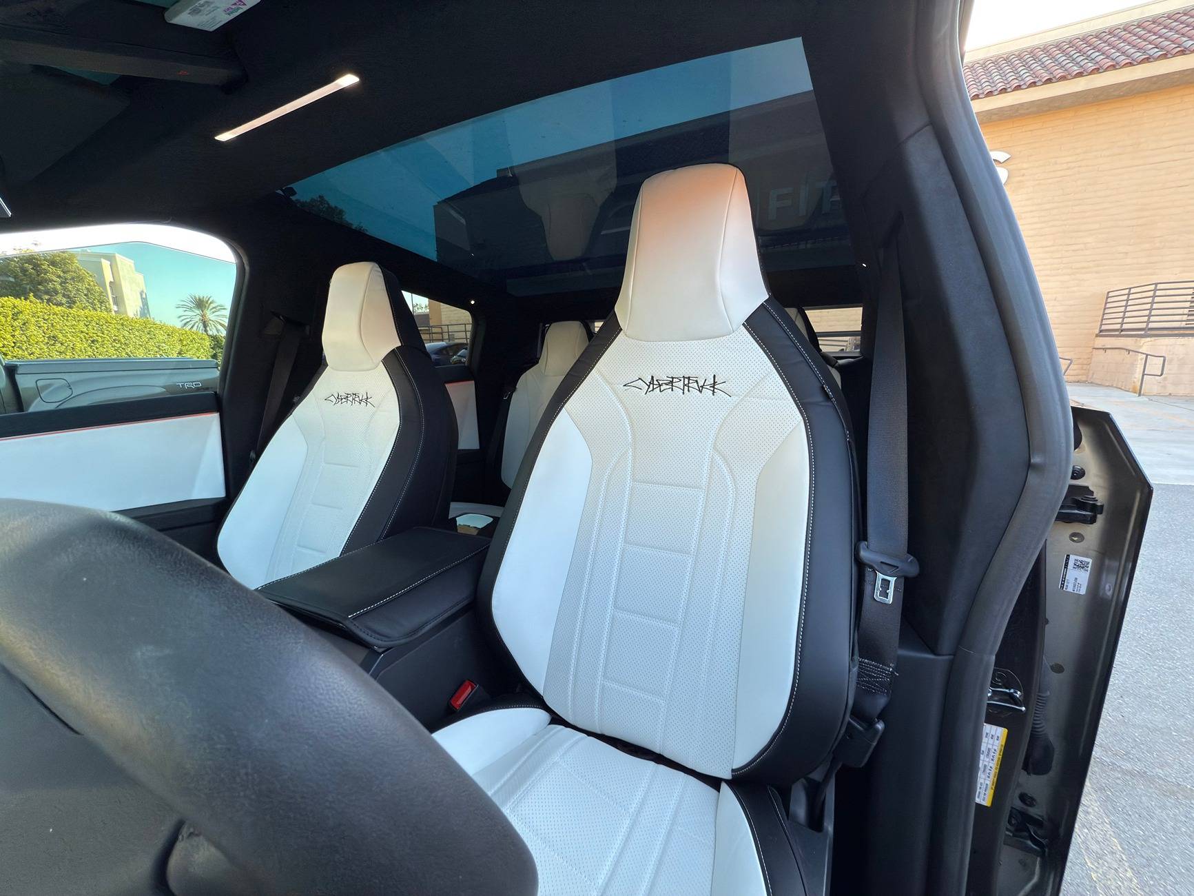 Tesla Cybertruck Cybertruck Black and White Seat Covers-Christmas Discount on Amazon Now lQDPIt_4L5y39M_NF6DNH4CwzspUQEtKIYQHAsDg8zxEAA_8064_6048