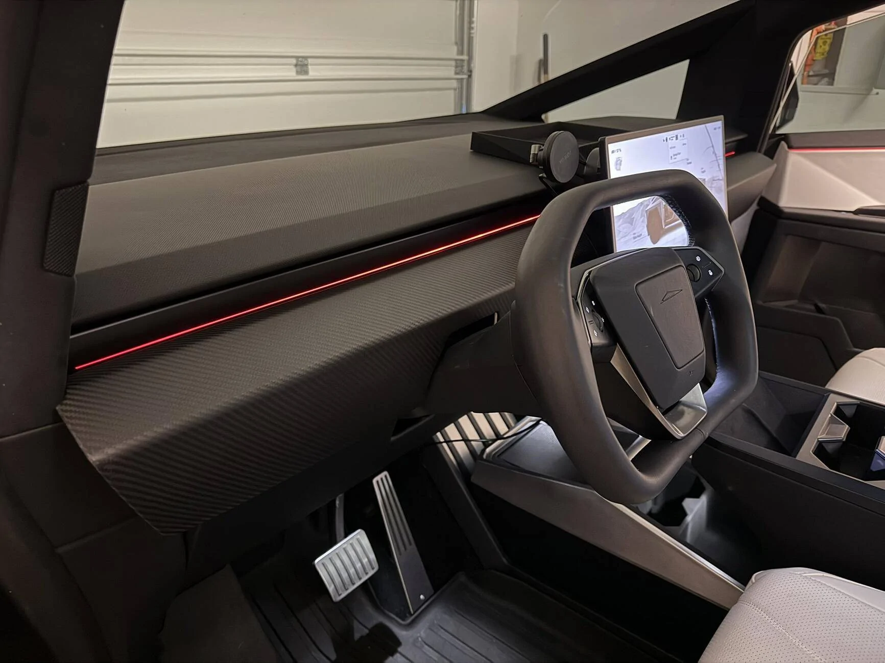Tesla Cybertruck The Perfect  Carbon Fiber Dashboard Review lQLPKHQ9EJSZsGHNBgDNCACw_54pQCe3aYgHc0OfgsoVAA_2048_1536