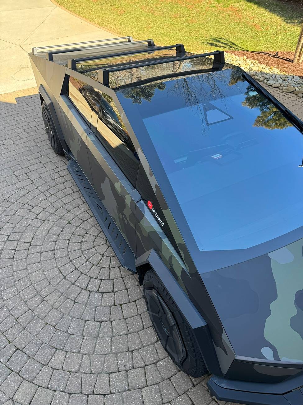 Tesla Cybertruck 𝐔𝐧𝐥𝐨𝐜𝐤 𝐀𝐝𝐯𝐞𝐧𝐭𝐮𝐫𝐞 𝐰𝐢𝐭𝐡 𝐓𝐥𝐲𝐚𝐫𝐝’𝐬 𝐂𝐲𝐛𝐞𝐫𝐭𝐫𝐮𝐜𝐤 𝐑𝐨𝐨𝐟 𝐑𝐚𝐜𝐤 𝐂𝐫𝐨𝐬𝐬𝐛𝐚𝐫𝐬: 𝐀𝐞𝐫𝐨𝐝𝐲𝐧𝐚𝐦𝐢𝐜 MCT00259 (2)