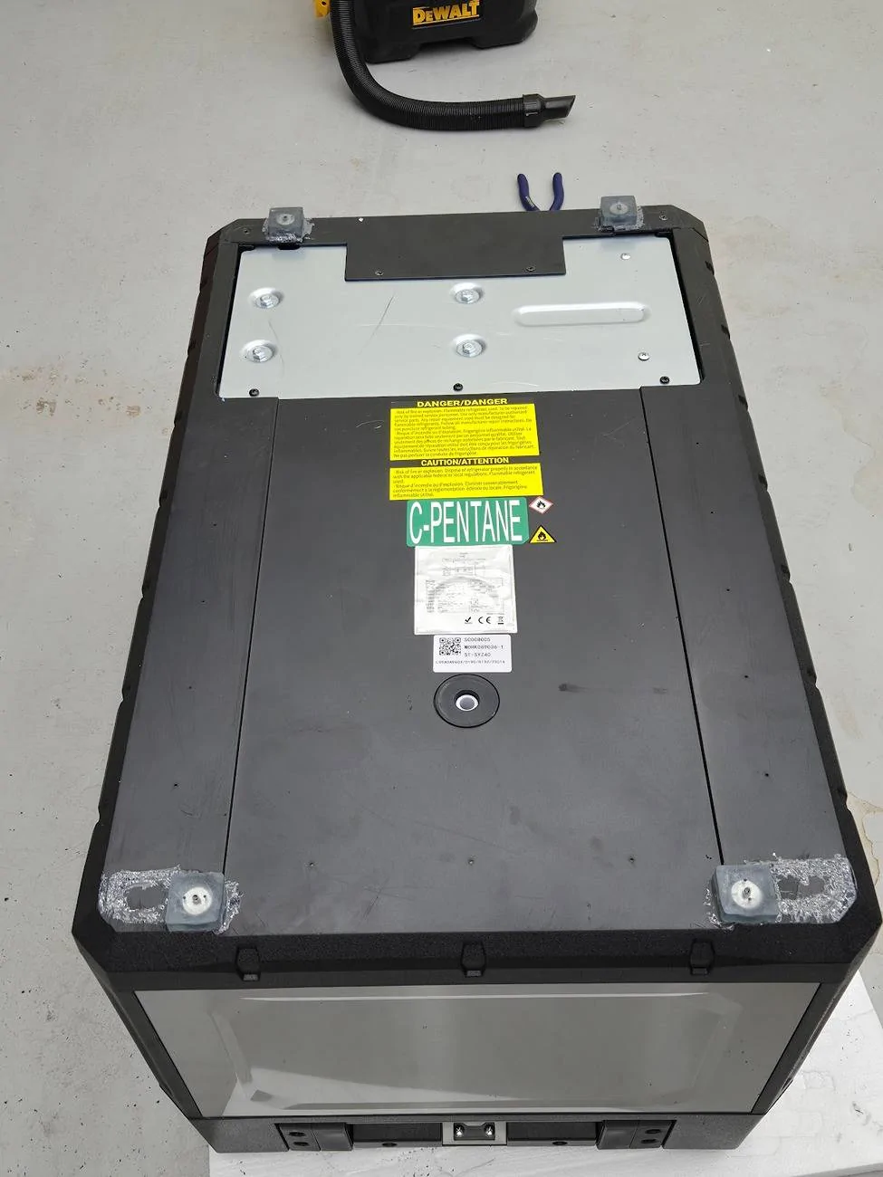 Tesla Cybertruck How to keep a fridge in Cybertruck new_feet