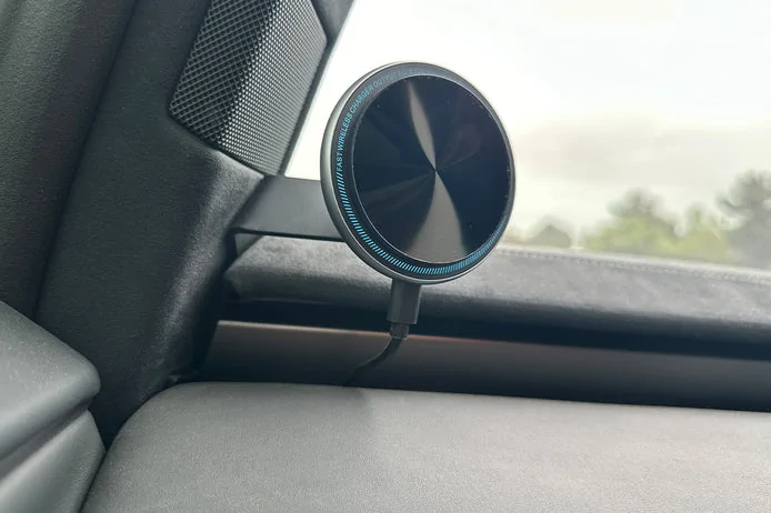 Tesla Roadster 2nd gen Cybertruck telephone mount? phone4_694x.progressiv